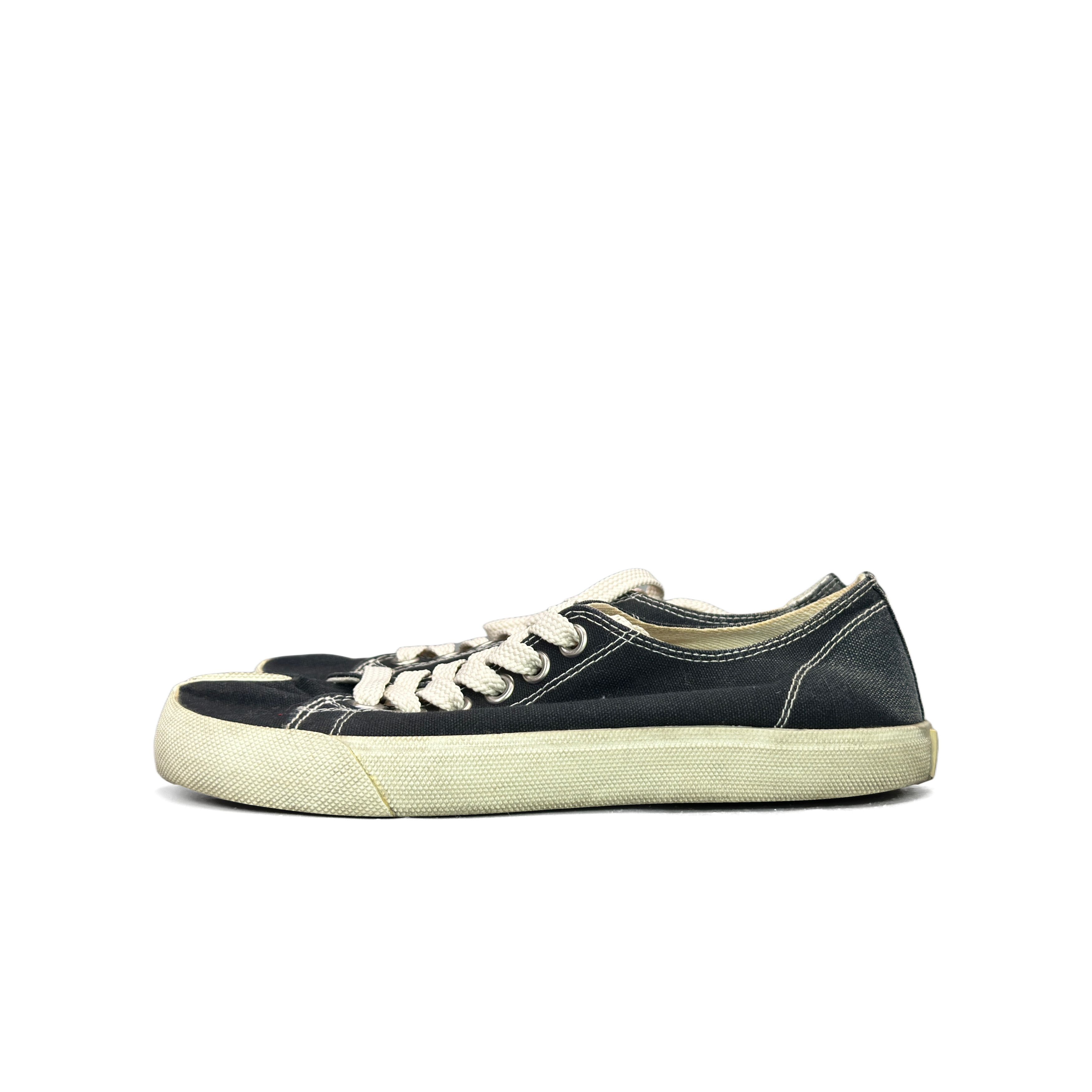 Maison Margiela Maison Margiela Black Tabi Low-Top Sneakers Size 37 Size US 7 / IT 37 - 1 Thumbnail