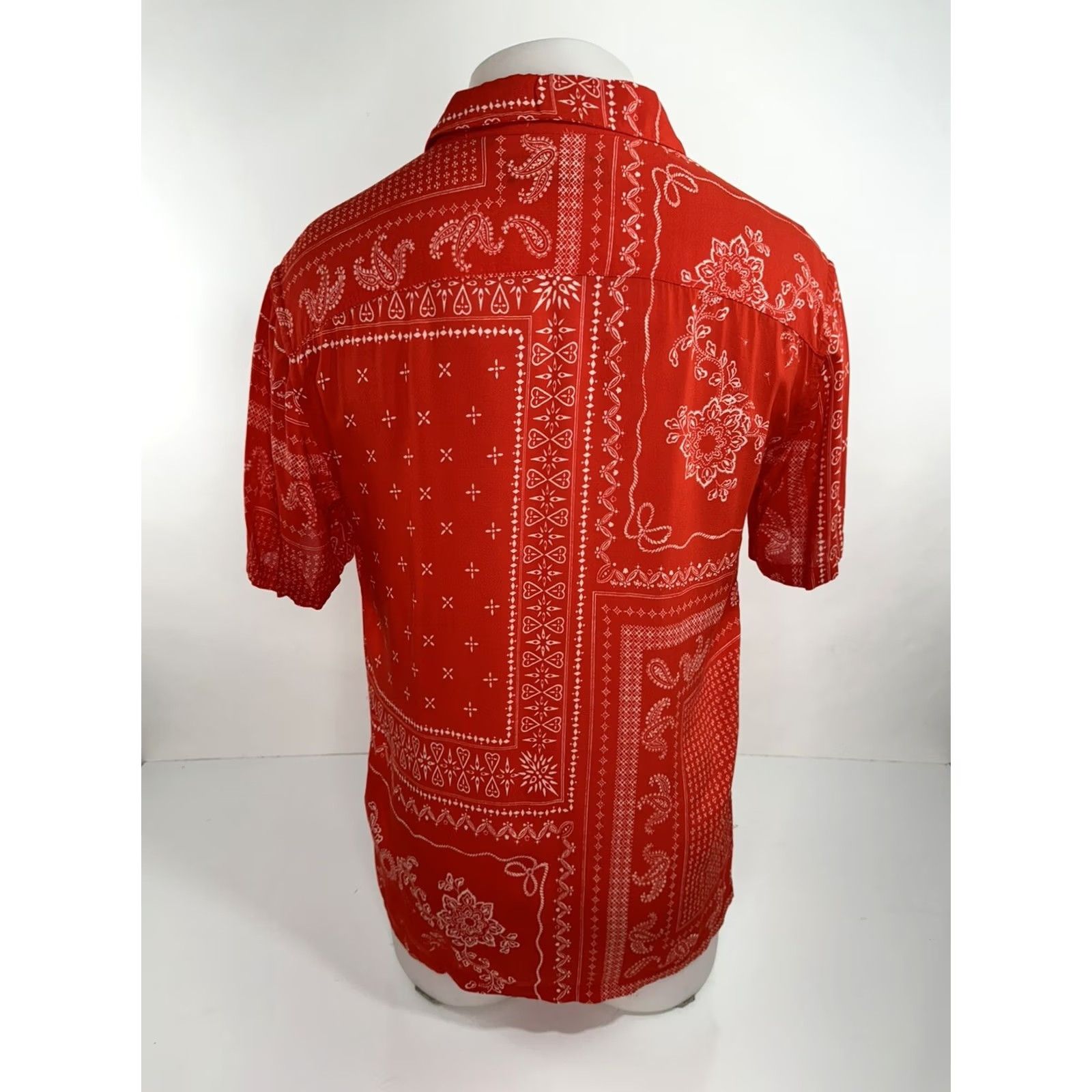 Allsaints ALL SAINTS Paisley Bandana Mens S Hawaiian Shirt Shirt Mens S Red Paisley Hawaiian Theme 90s Concert Womens Mens Girls Size US S / EU 44-46 / 1 - 4 Thumbnail