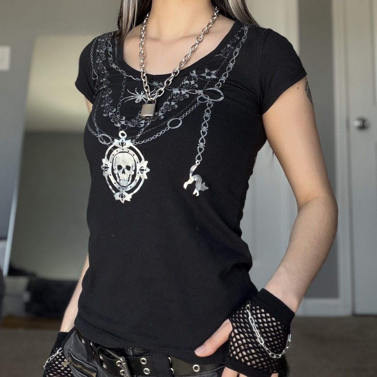 Other Y2K Emo Punk Black & Silver Graphic Layered Chains Baby Tee Size XS / US 0-2 / IT 36-38 - 9 Thumbnail
