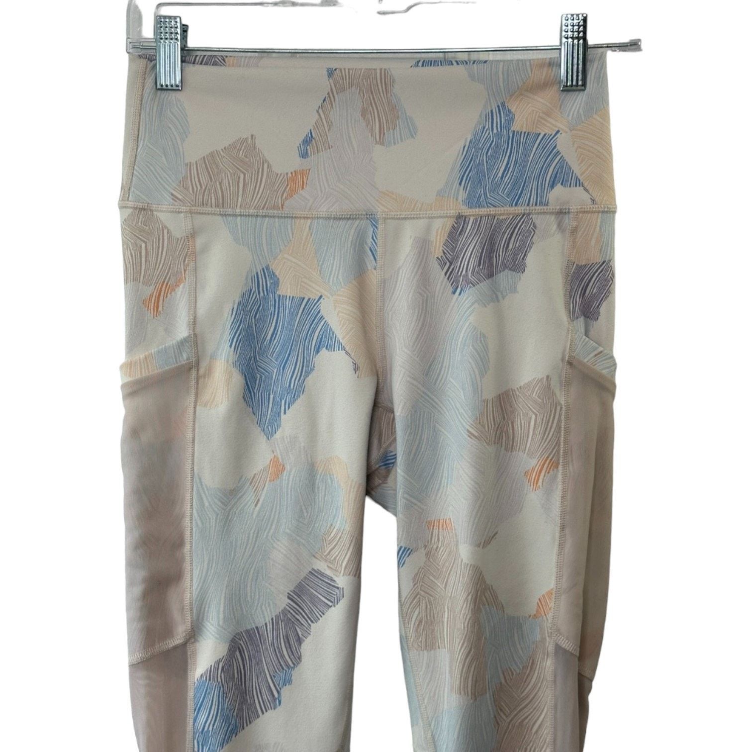 Fabletics Fabletics POWERHOLD 22" Print Compression Leggings Size 27" / US 4 / IT 40 - 2 Thumbnail