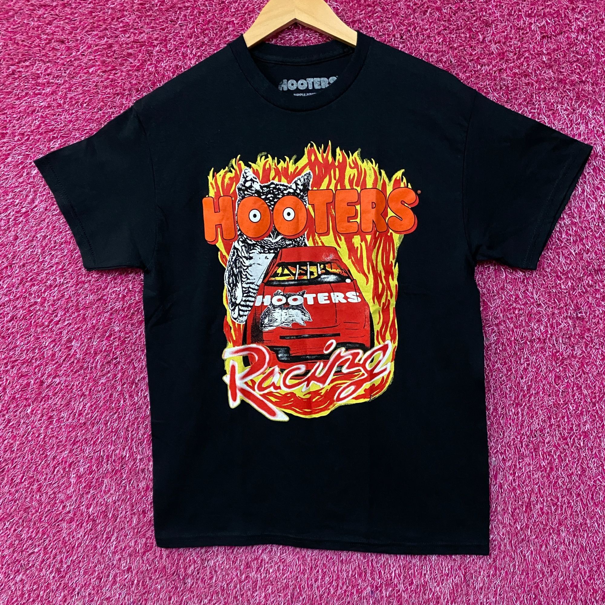 Other Hooters Flaming Racing Car Graphic T-Shirt Medium Size US M / EU 48-50 / 2 - 1 Thumbnail