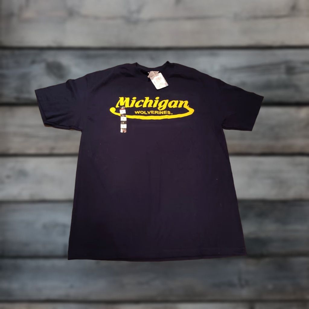 NCAA VINTAGE Foot Locker Michigan Wolverines T-Shirt Unisex Adults L Blue Crew Neck Short Sleeve Smiley NCAA Tee Shirt 90s Theme Mens Womens Size US L / EU 52-54 / 3 - 1 Thumbnail
