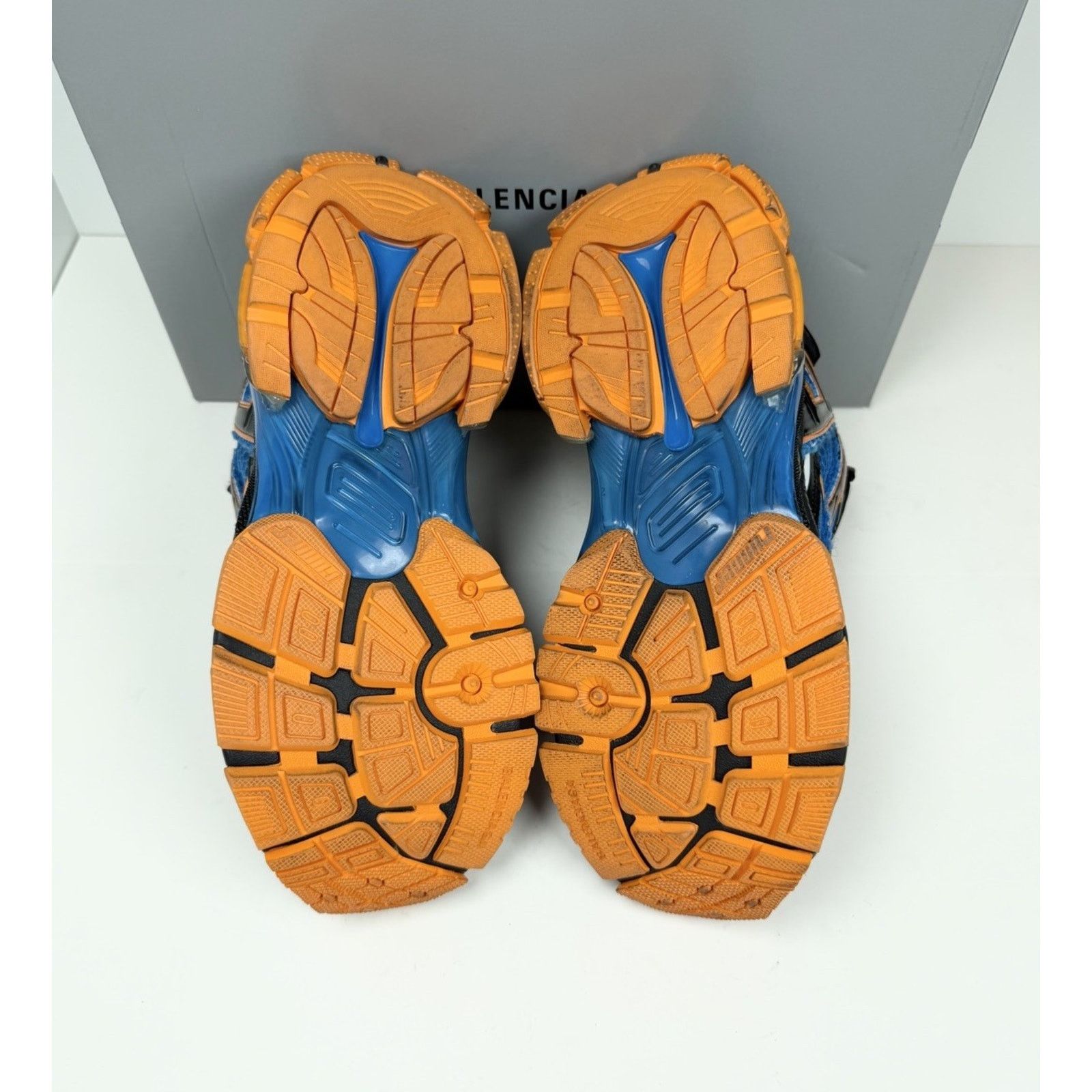 Balenciaga Size 39EU/6US - Balenciaga Runner Blue Orange Size US 6 / EU 39 - 7 Thumbnail