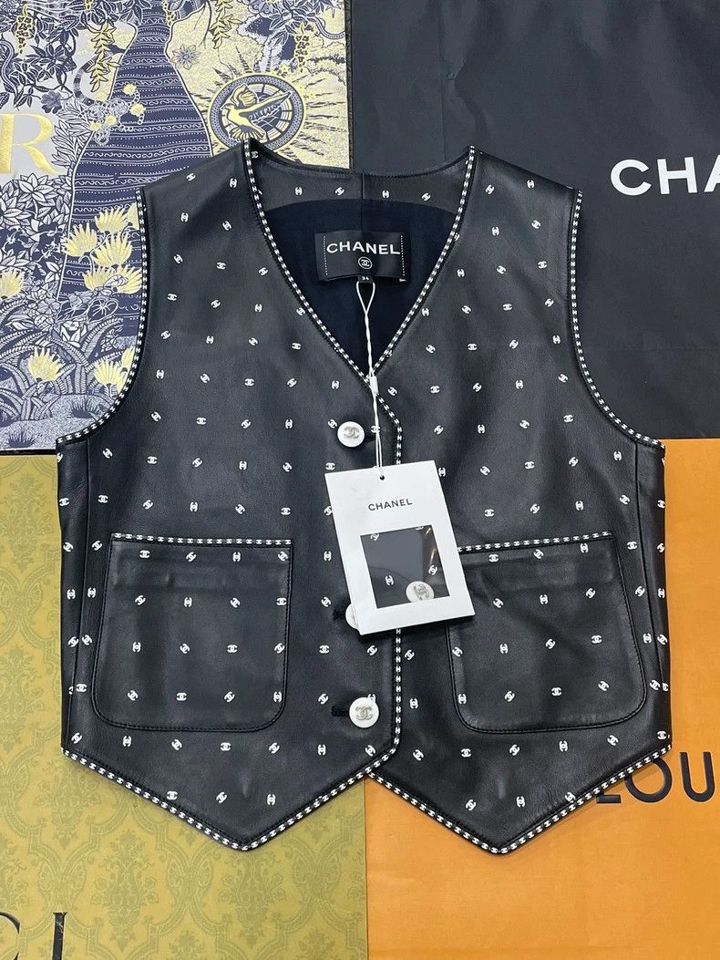 Chanel chanel Black full double Clogo leather vest Size XXS / US 00 / IT 34 - 1 Thumbnail