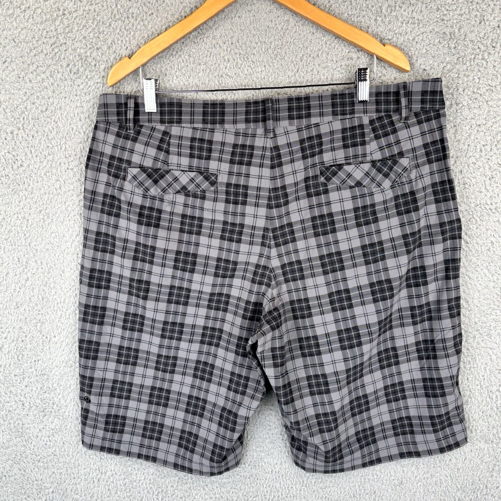 Lululemon Lululemon Athletica Shorts Mens 40 Black Gray Tartan Plaid Golf Casual Preppy Shorts Size US 40 / EU 56 - 4 Thumbnail