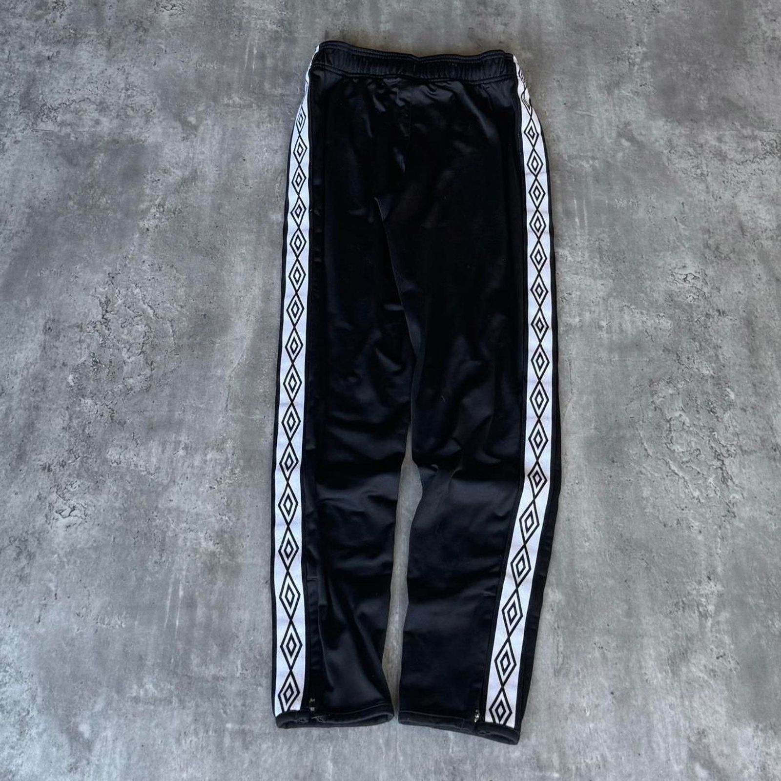 Kappa × Umbro × Vintage Vintage Y2K Black Umbro Embroidered Grunge Opium Sweatpants Size US 28 / EU 44 - 2 Thumbnail