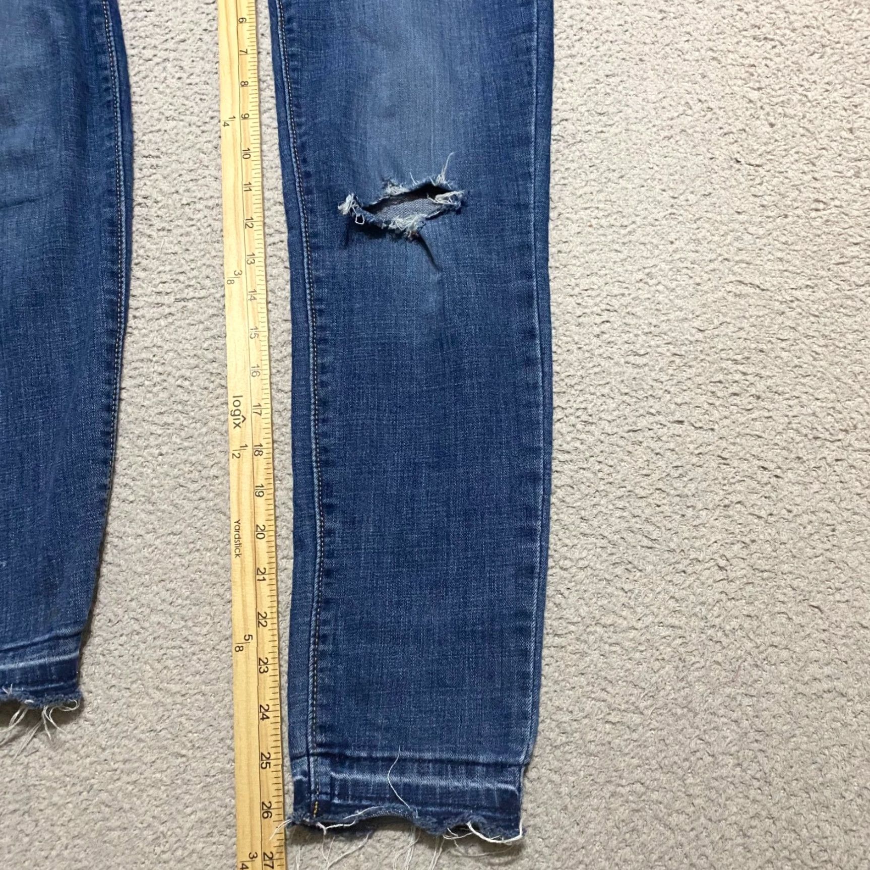 Levi's Levi's Jeans Womens sz 27 Blue Denim Mid Rise Skinny Raw Hem Distressed Size 27" / US 4 / IT 40 - 6 Thumbnail
