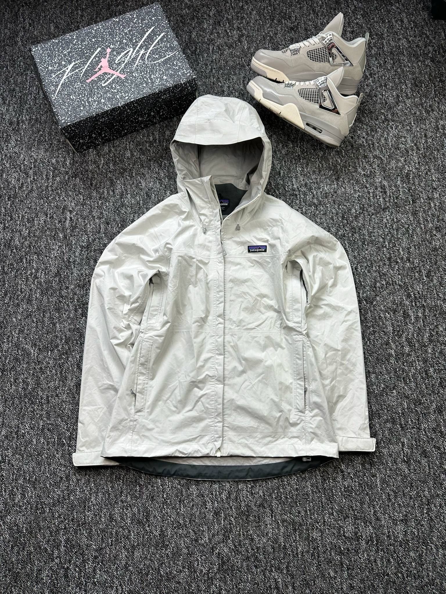 Vintage windbeaker jacket patagonia logo classic basic 90s