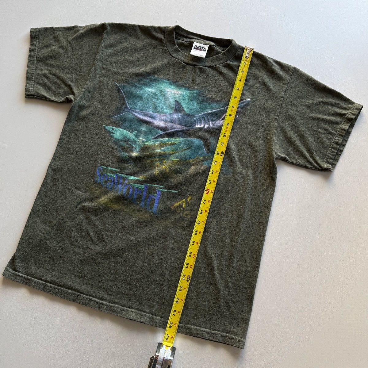Vintage 1997 Vintage SeaWorld Shark Tee Size US L / EU 52-54 / 3 - 8 Thumbnail