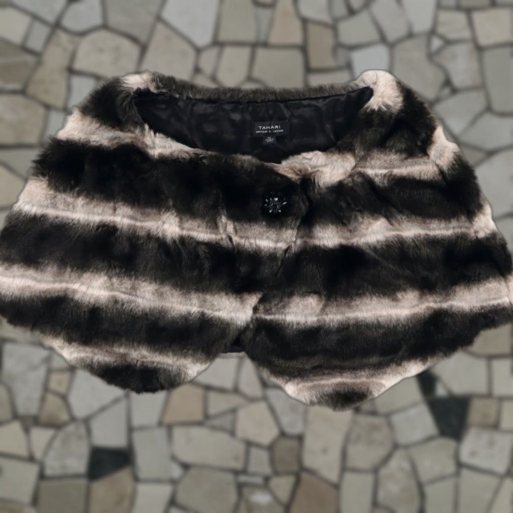 Vintage VINTAGE Tahari Faux Fur Cape Striped Jacket Grey Women's XL Size XL / US 12-14 / IT 48-50 - 1 Thumbnail