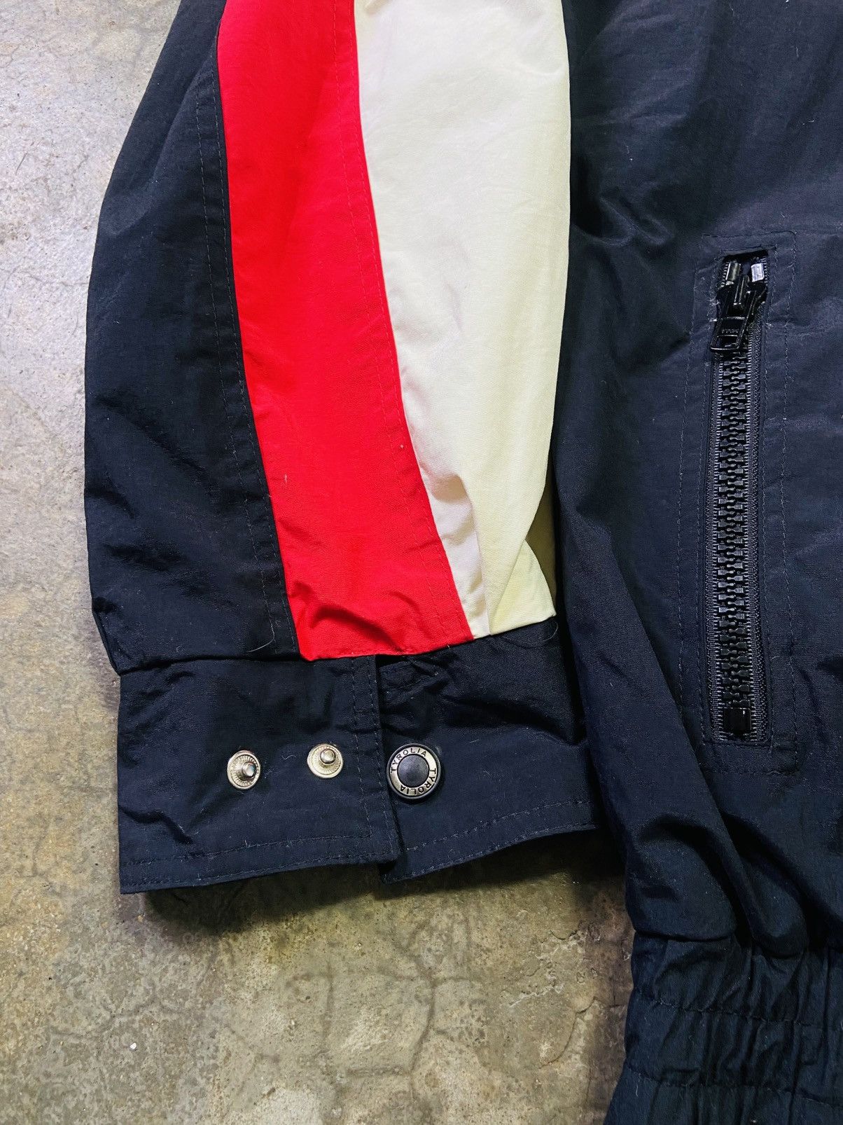 Japanese Brand Vintage Tyrolia Windbreaker Jacket Size US XL / EU 56 / 4 - 7 Thumbnail