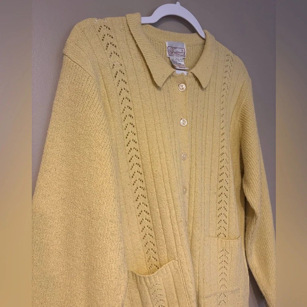 Vintage golden yellow vintage 90s 80s button up grandmacore cardigan Size L / US 10 / IT 46 - 4 Thumbnail