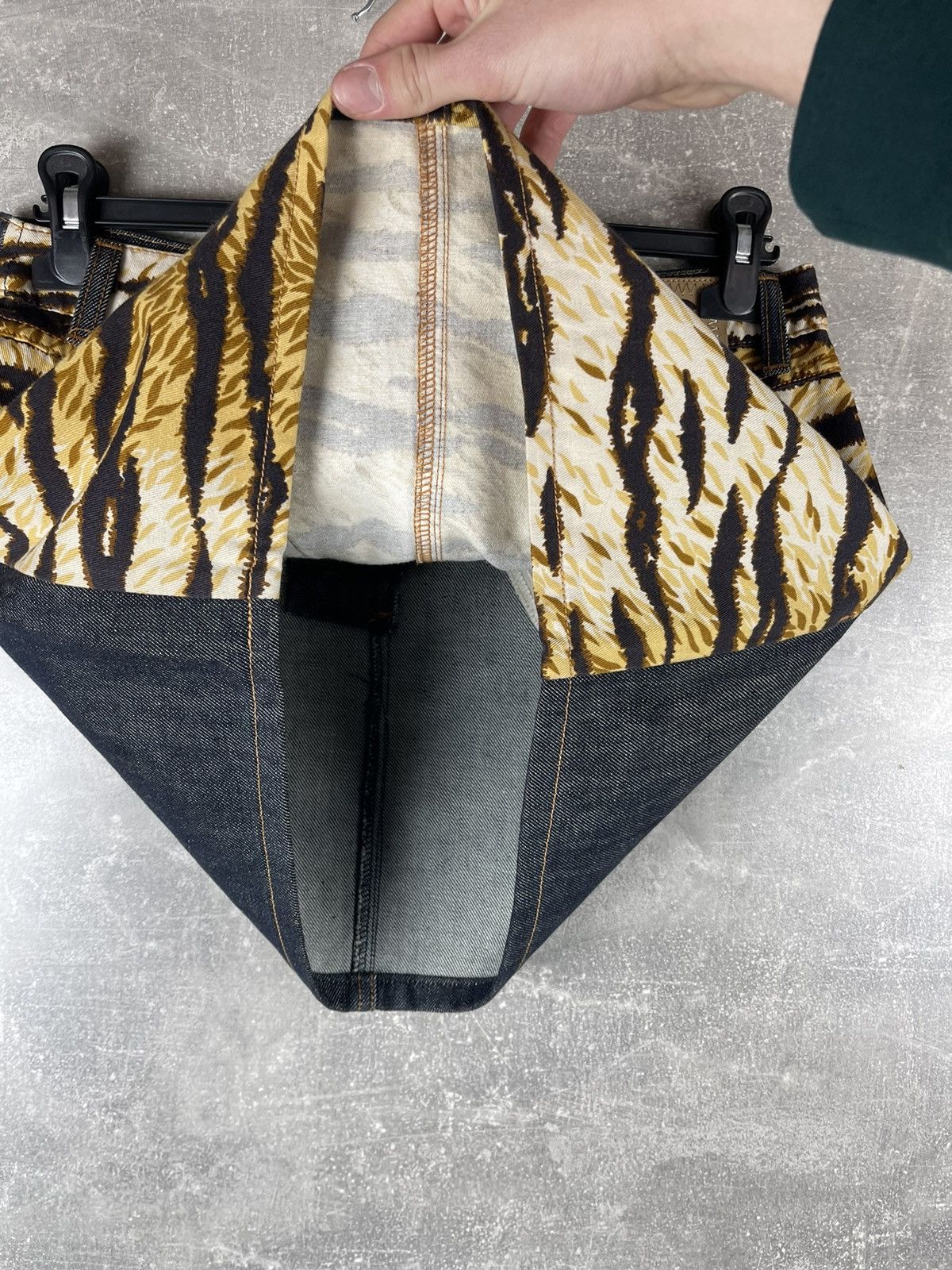 Dolce & Gabbana Vintage Dolce Gabbana Tiger Print Denim Mini Skirt Size 30" / US 8 / IT 44 - 5 Thumbnail