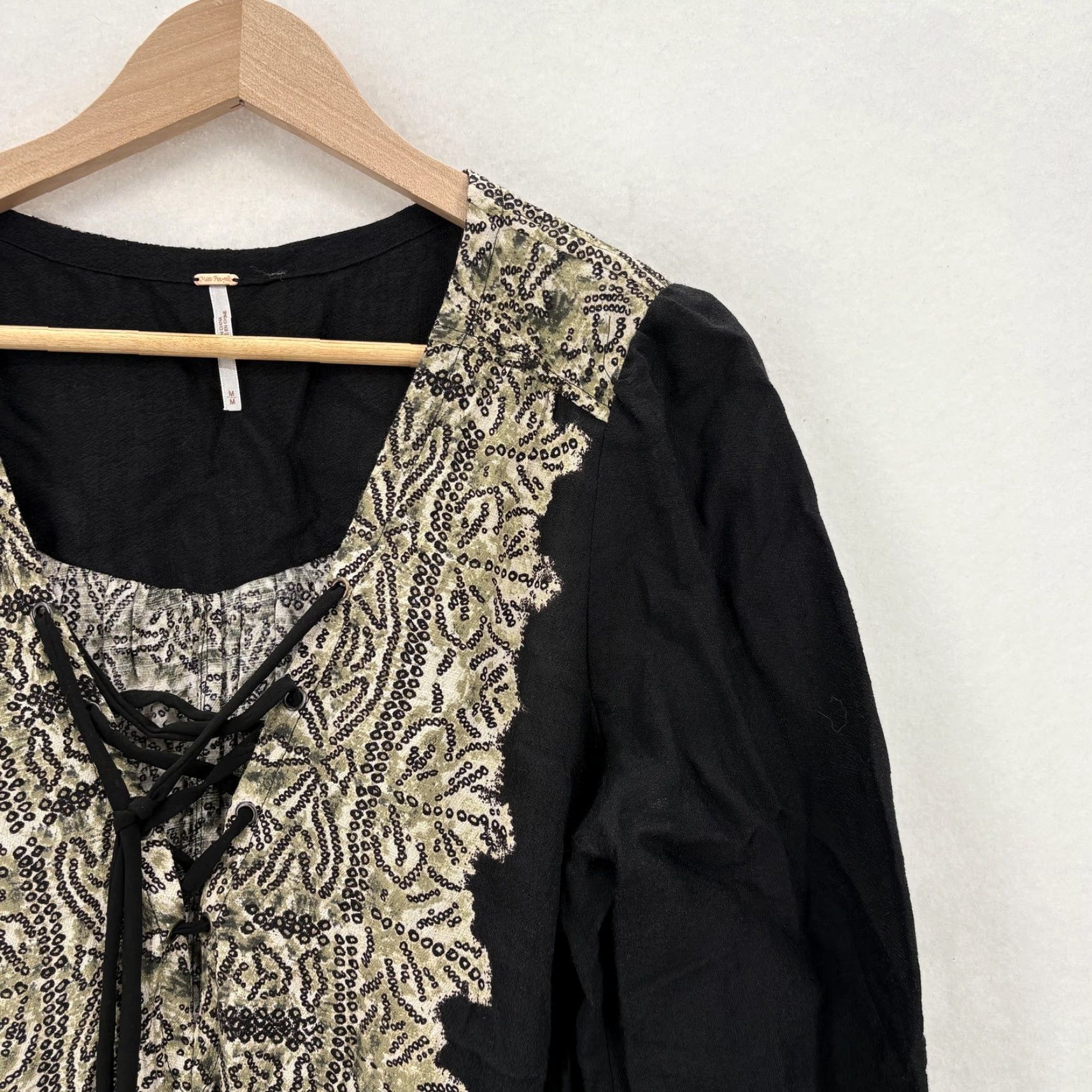 Free People Free People Tunic Blouse Womens Medium Black Boho Relaxed Knit Viscose Rayon Lace Up Square Neck Long Sleeve Size M / US 6-8 / IT 42-44 - 2 Thumbnail