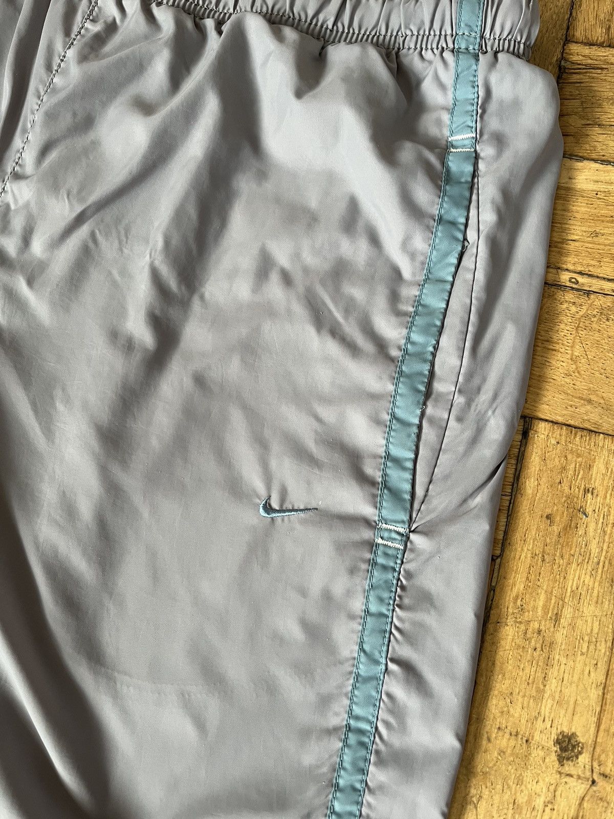 Nike Vintage Nike Baggy Track Pants Nylon Drill Swoosh Y2K USA Size US 32 / EU 48 - 2 Thumbnail