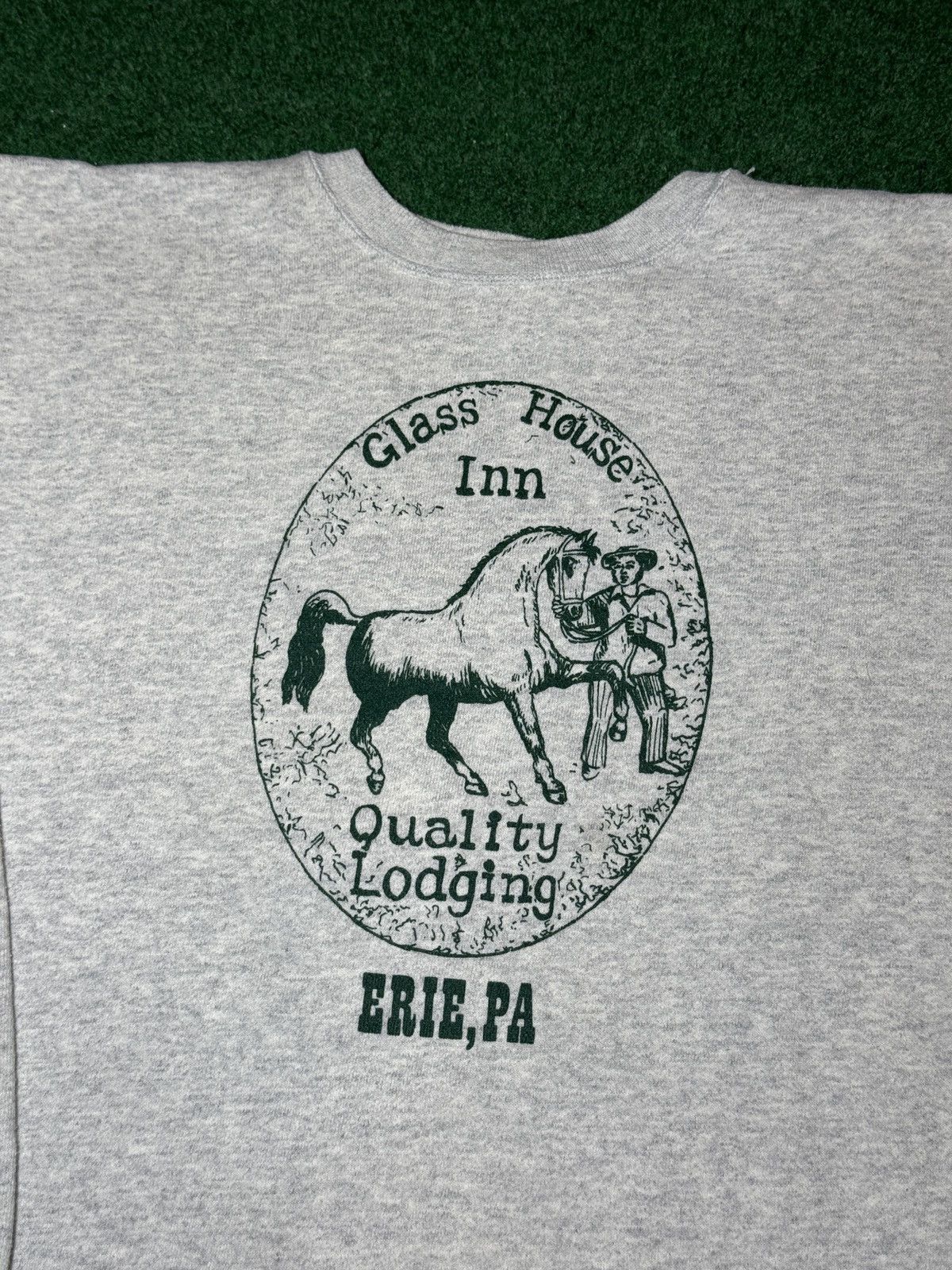 Hanes Glass House In Quality Lodging Vintage M/L 22x25 Sweatshirt Size US L / EU 52-54 / 3 - 2 Thumbnail