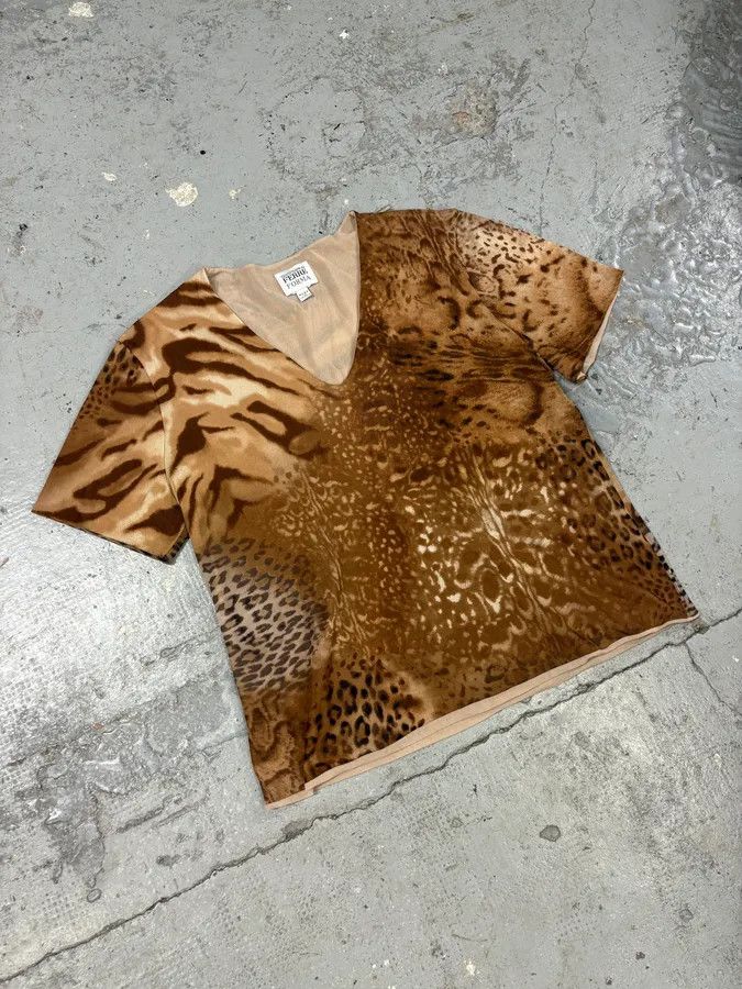Gianfranco Ferre × Vintage Gianfranco Ferré Animal Print V-Neck T-Shirt Size S / US 4 / IT 40 - 2 Thumbnail