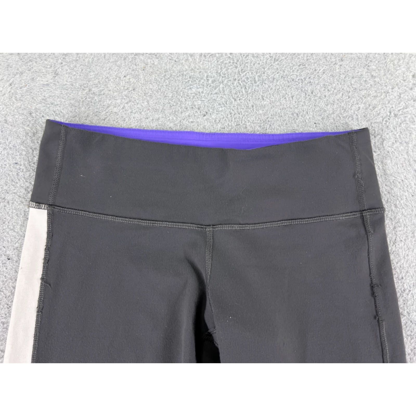 Lululemon Lululemon Womens Pants Cropped Activewear Yoga 4 Gray Purple Stretch Athleisure 24 Inch Size 27" / US 4 / IT 40 - 4 Thumbnail