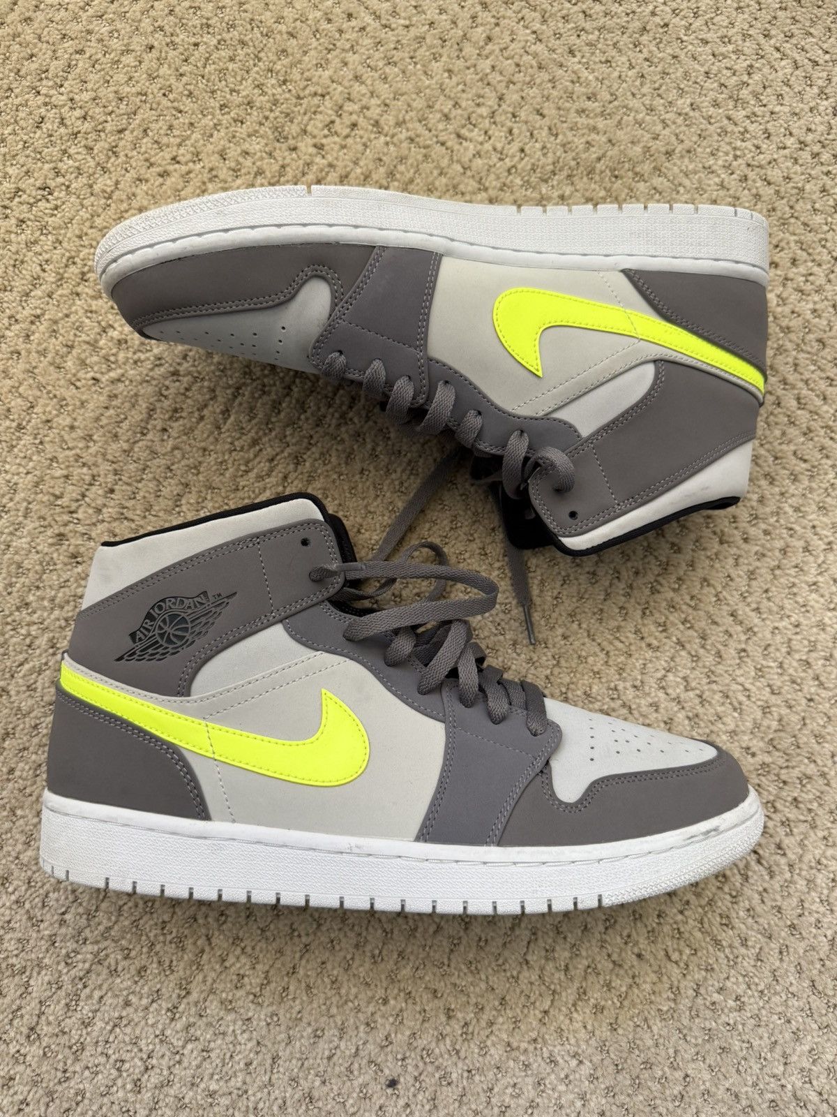 **RARE JORDAN 1 GUNSMOKE VOLT