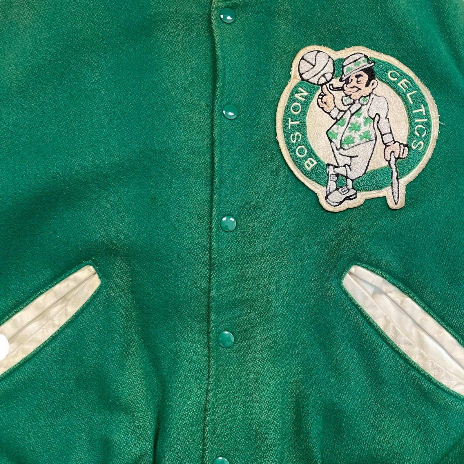 NBA VTG 90s BOSTON CELTICS DELONG VARSITY WOOL LEATHER JACKET 44 Size US L / EU 52-54 / 3 - 7 Thumbnail