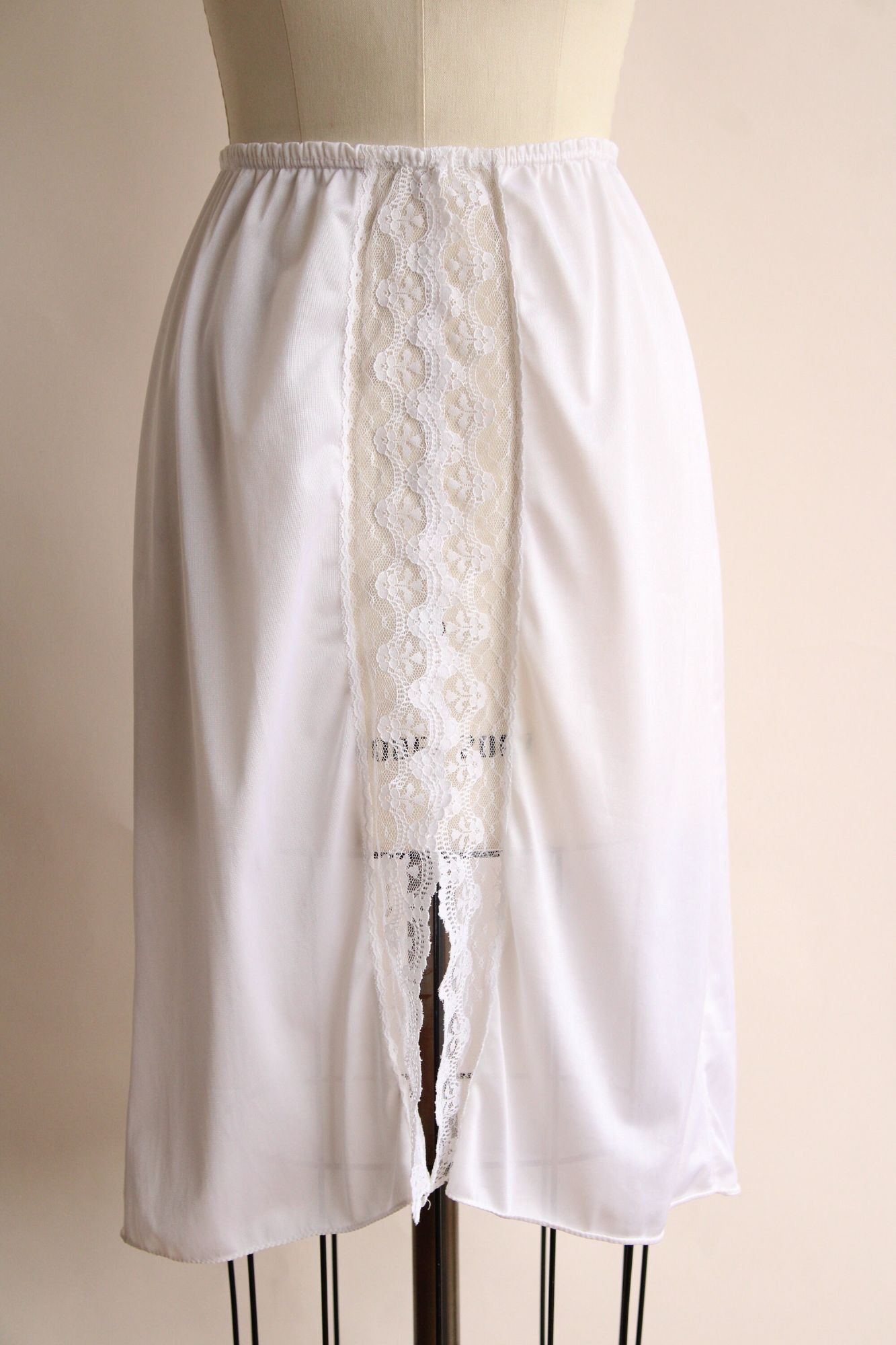 Pierre Cardin Vintage 1980s Half Slip, Pierre Cardin White Nylon With Lace Size ONE SIZE - 3 Thumbnail