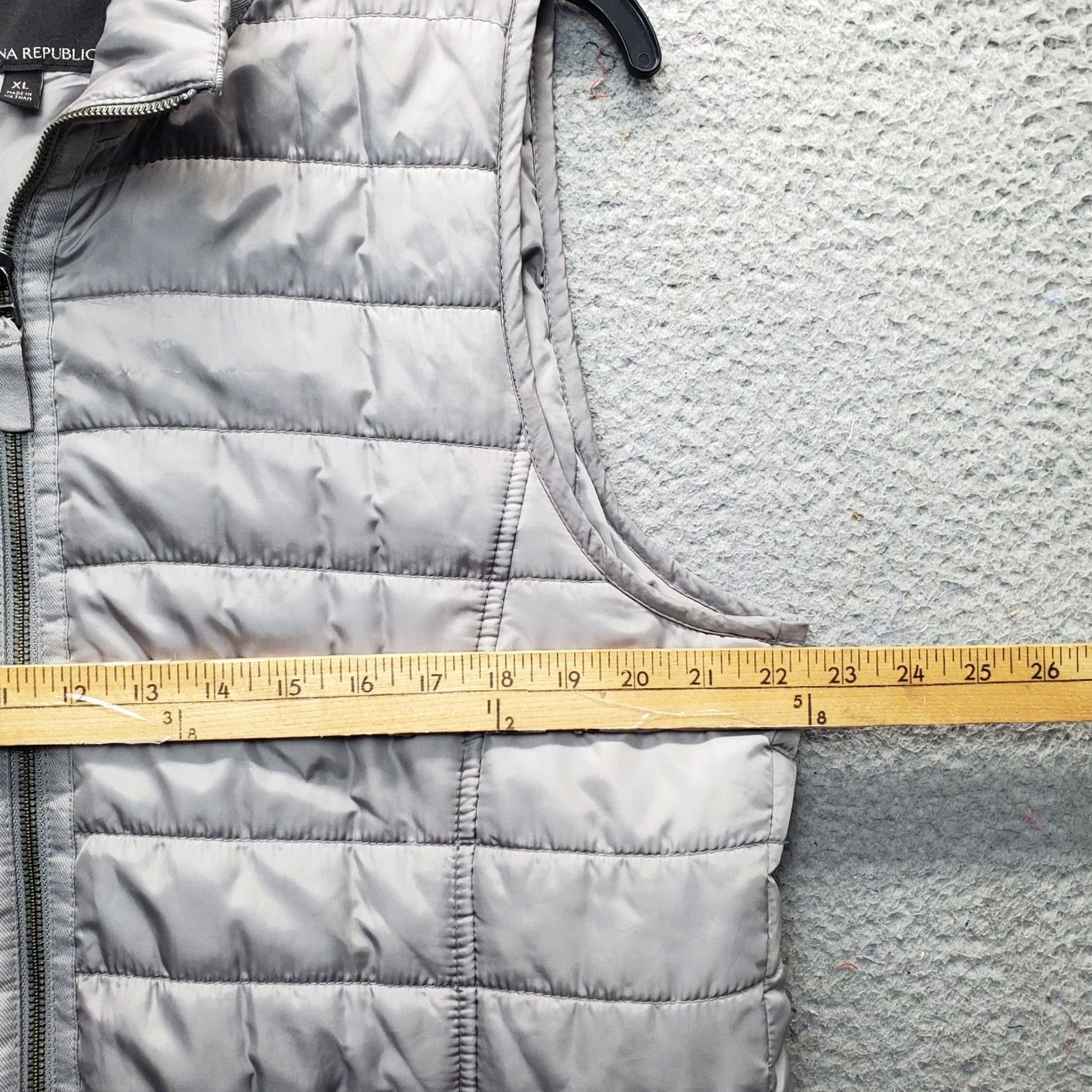 Banana Republic Banana Republic Puffer Vest Womens XL Gray Quilted Packable Down Slim Fit Zip Up Vest Size XL / US 12-14 / IT 48-50 - 4 Thumbnail