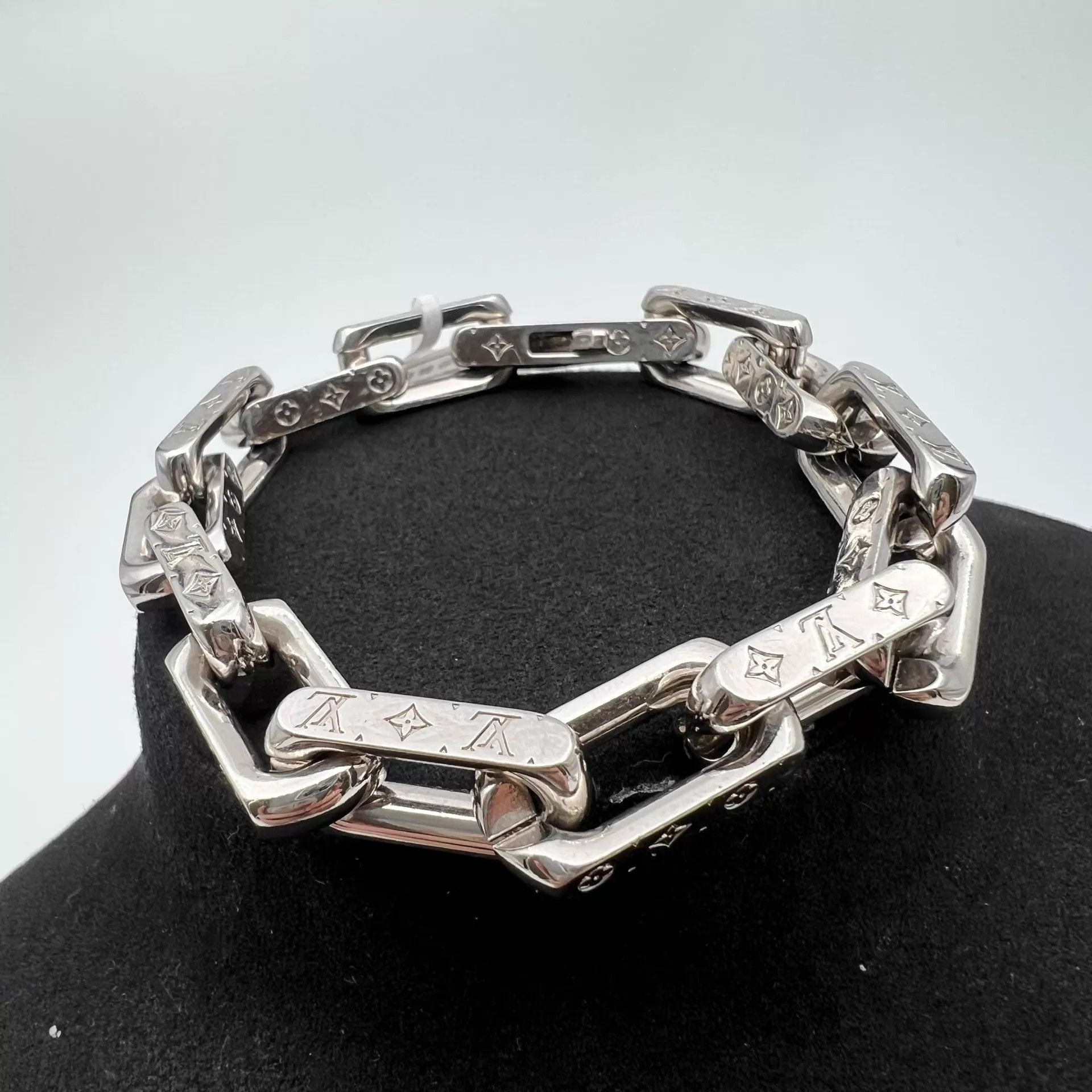 Louis Vuitton LV Cuban Bamboo Silver Bracelet 99 Size ONE SIZE - 3 Thumbnail