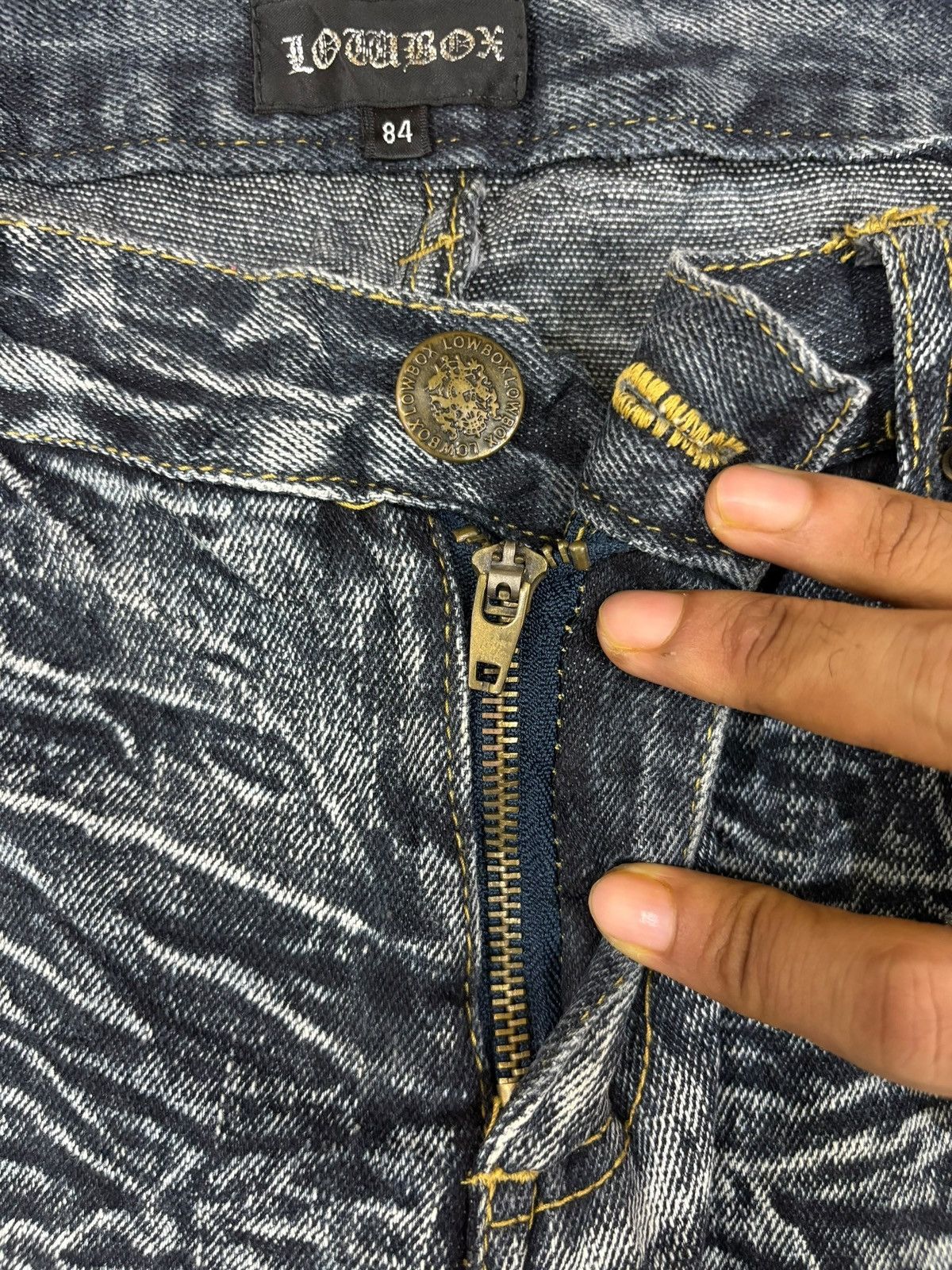 LOWBOX Vintage Japanese Lowbox Painted Distress Jeans Shorts Jorts Size US 32 / EU 48 - 3 Thumbnail