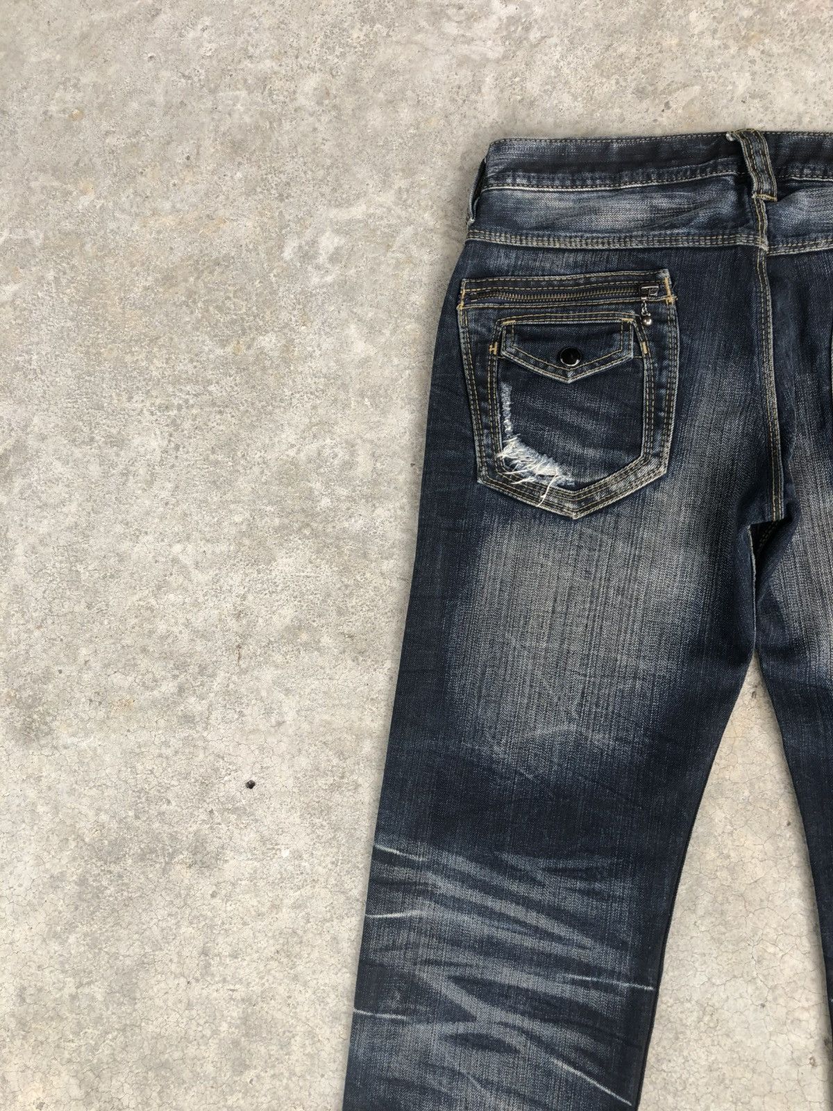 If Six Was Nine Japanese Nicole Flared Jeans Distressed Denim Size US 32 / EU 48 - 9 Thumbnail