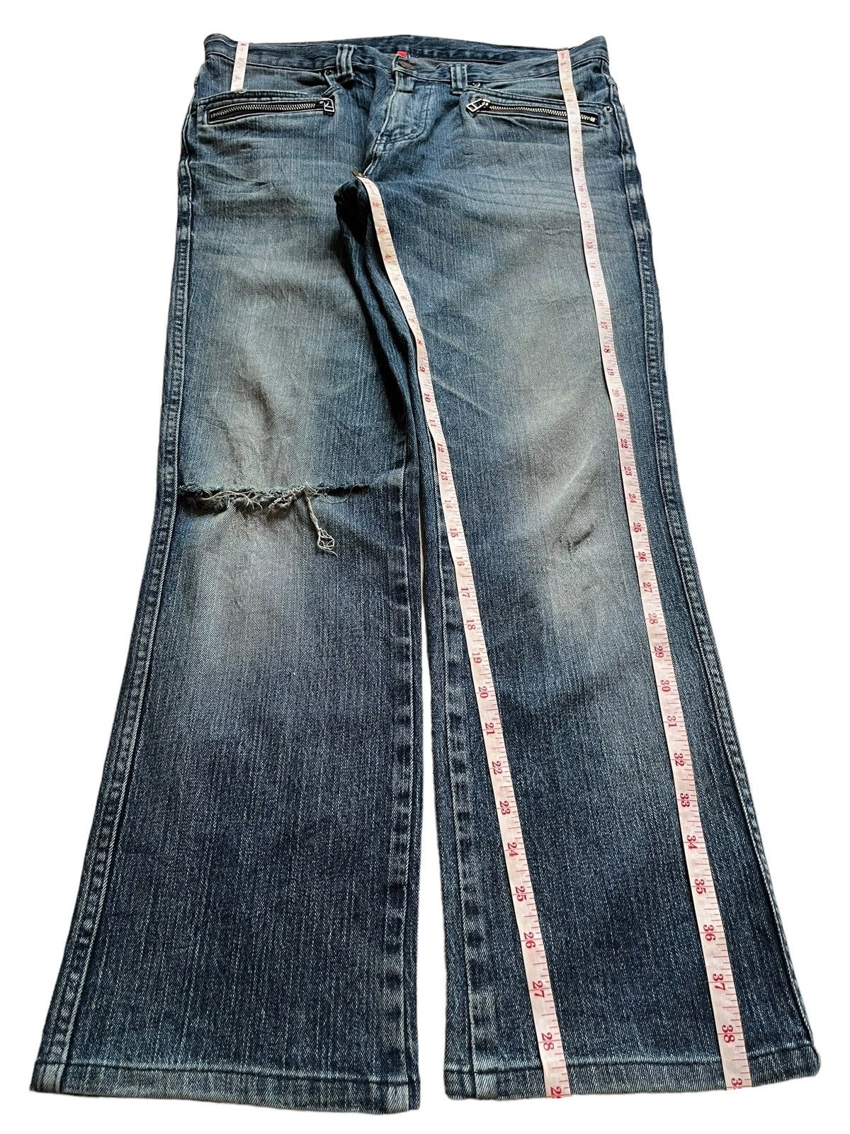 Japanese Brand × Jun Takahashi × Uniqlo SALES🔥Vintage Japanese Uniqlo Blue Distressed Loose Jeans Size US 35 - 12 Thumbnail