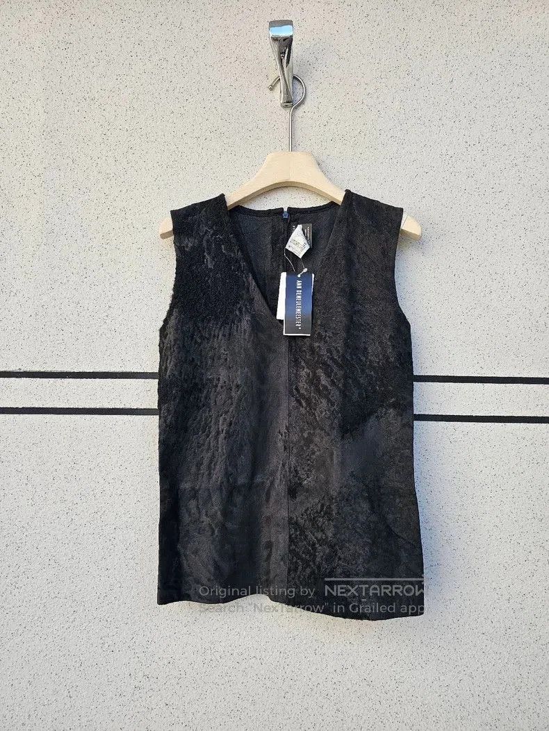 Ann Demeulemeester Ann demeulemeester shows leather vests for men and women. Size US M / EU 48-50 / 2 - 1 Thumbnail