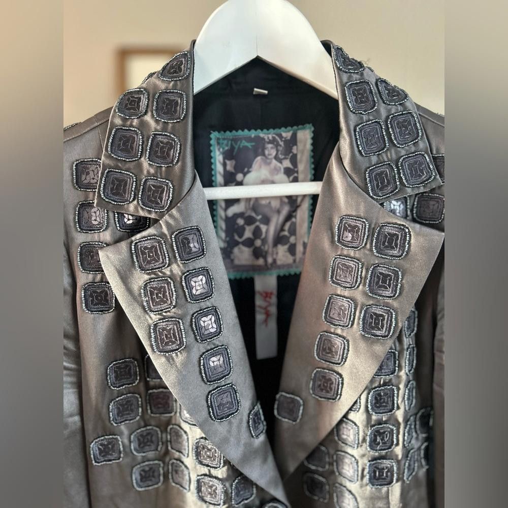 Designer Biya , Johnny Was, Silver embroidered Trench, 100% silk Size S / US 4 / IT 40 - 3 Thumbnail