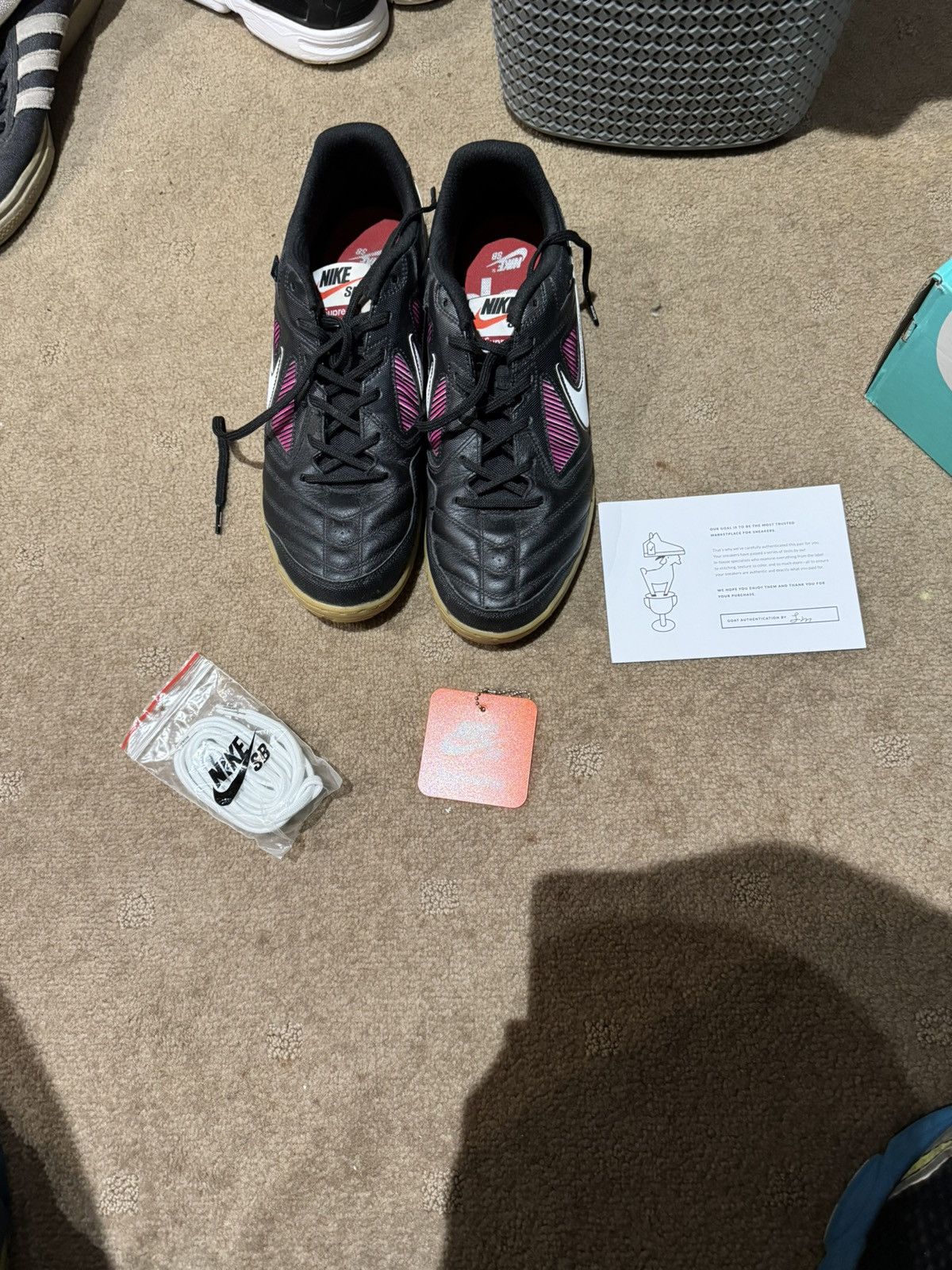 Nike × Supreme Nike SB Gato QS Size US 12 / EU 45 - 2 Thumbnail