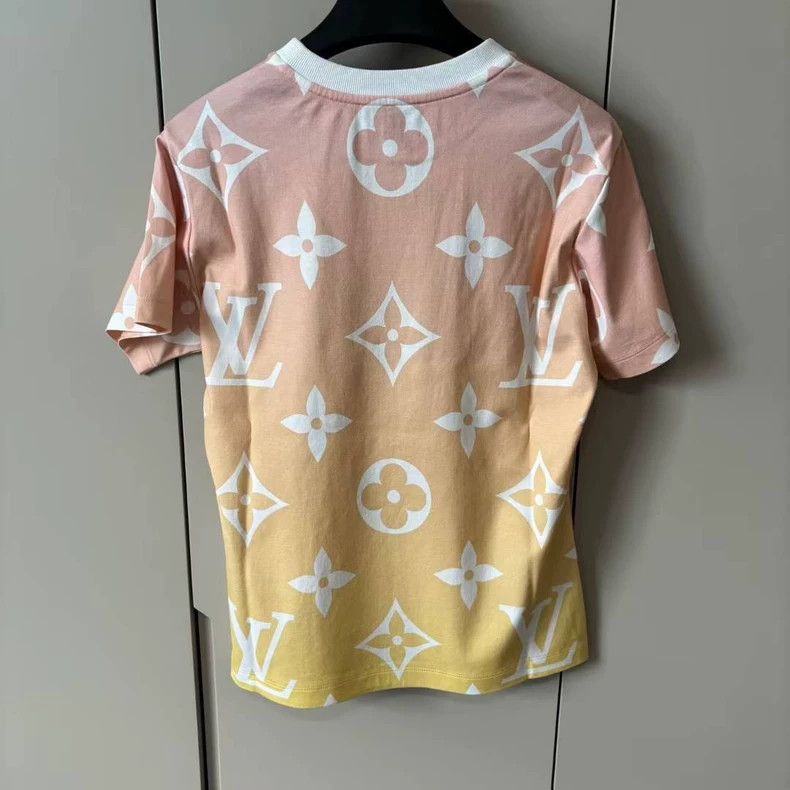 Louis Vuitton Louis Vuitton Full printed chain short sleeves Size XS / US 0-2 / IT 36-38 - 2 Thumbnail