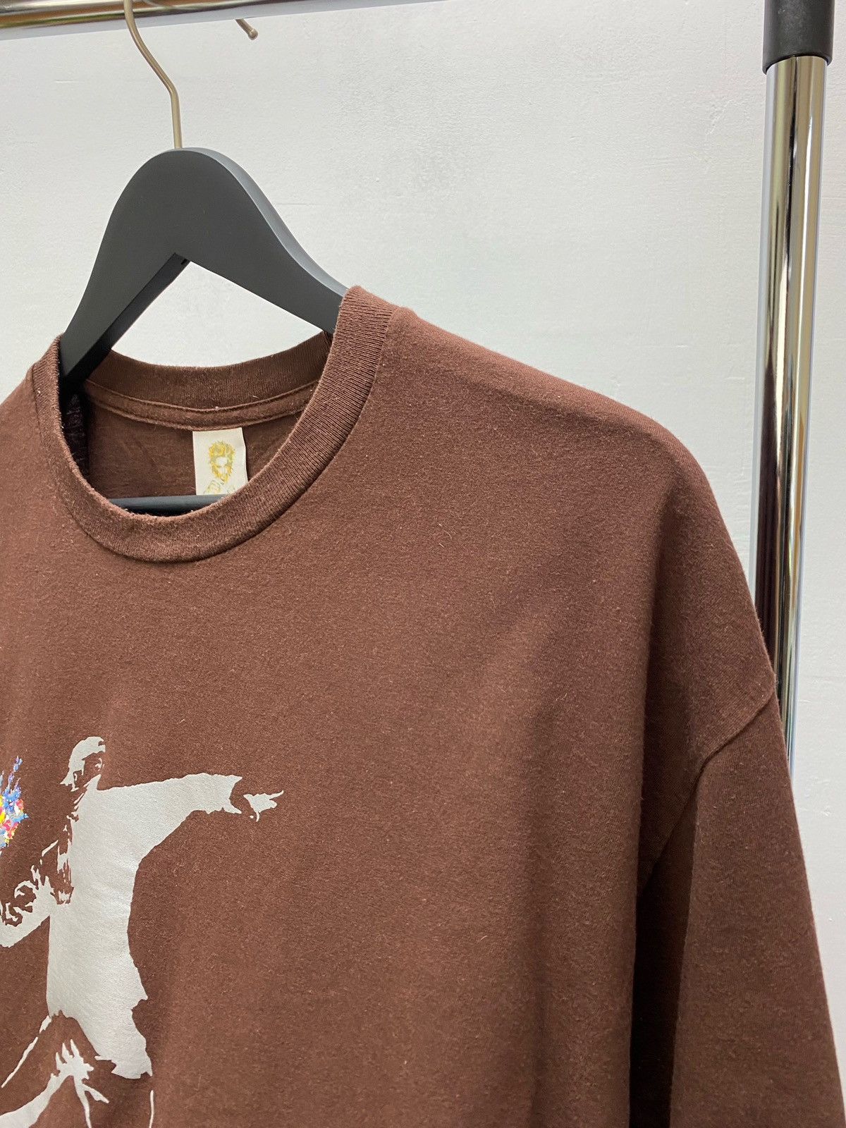 Arts & Science × Vintage Vintage Y2k 00s Banksy Street Art Flower Boy Tee Size US XL / EU 56 / 4 - 11 Thumbnail