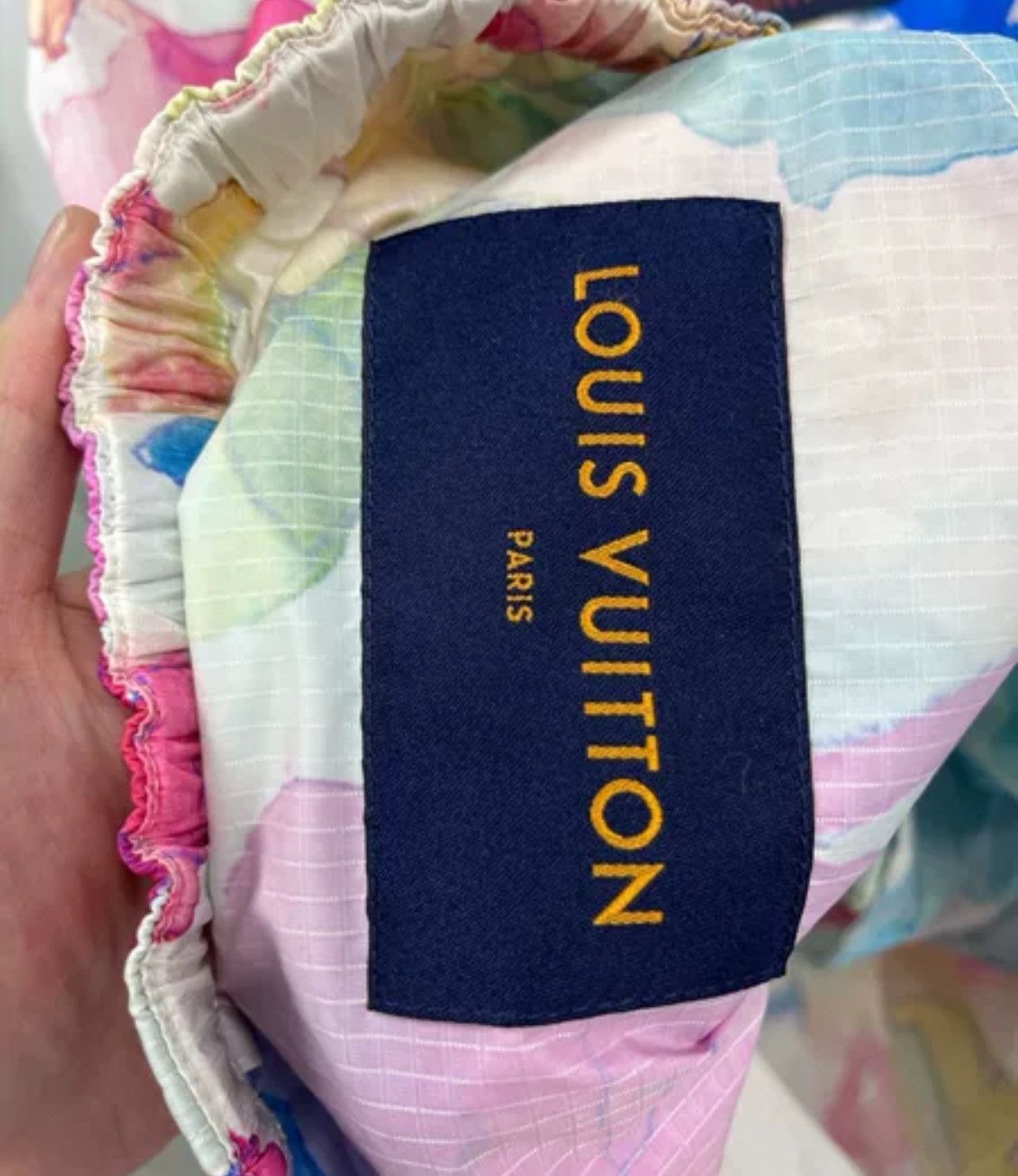 Louis Vuitton Louis Vuitton Colorful ink rendering logo charging jacket Size US L / EU 52-54 / 3 - 5 Thumbnail