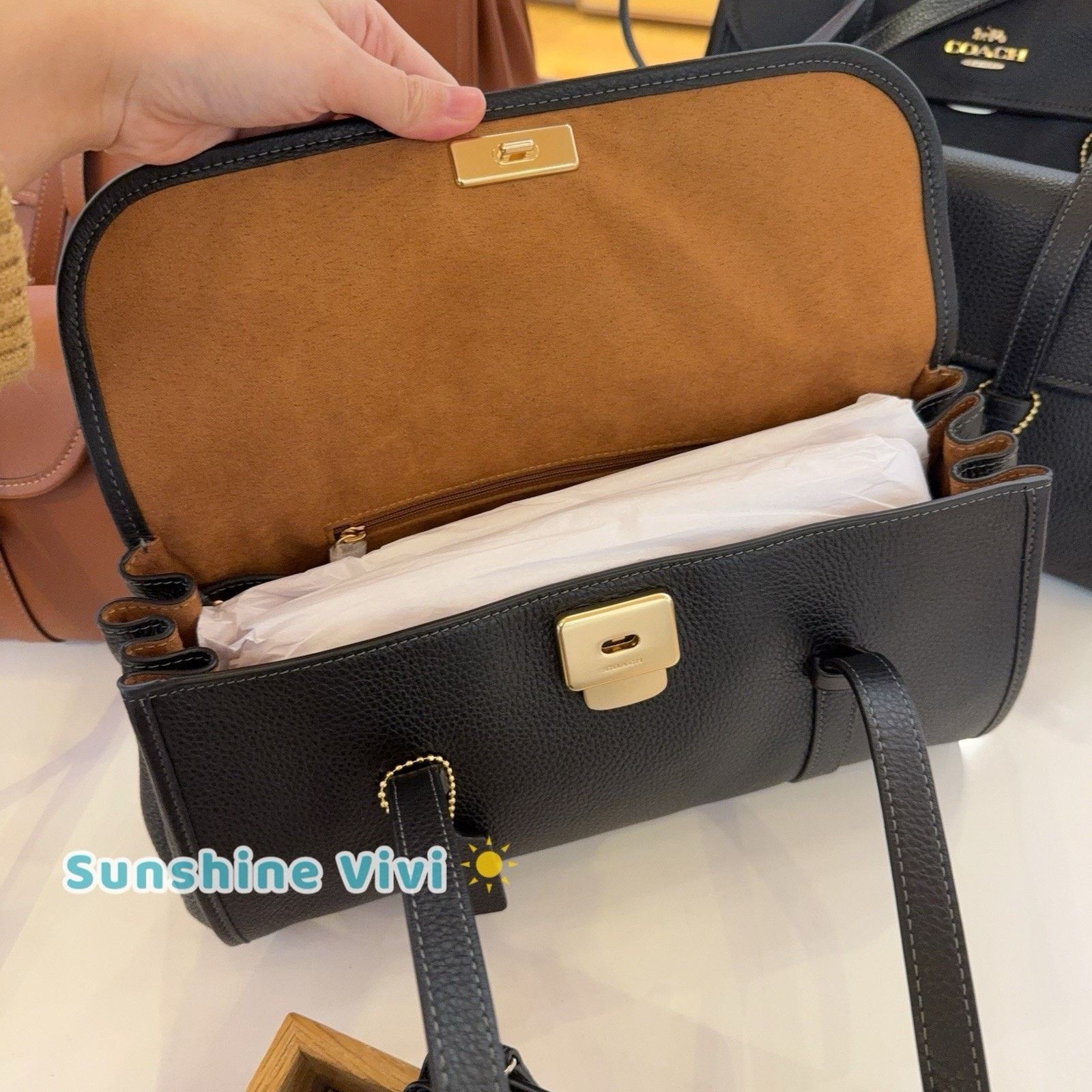 Coach NWT Coach Bridget Flap Shoulder Bag CDB04 Gold Black leather Size ONE SIZE - 6 Thumbnail