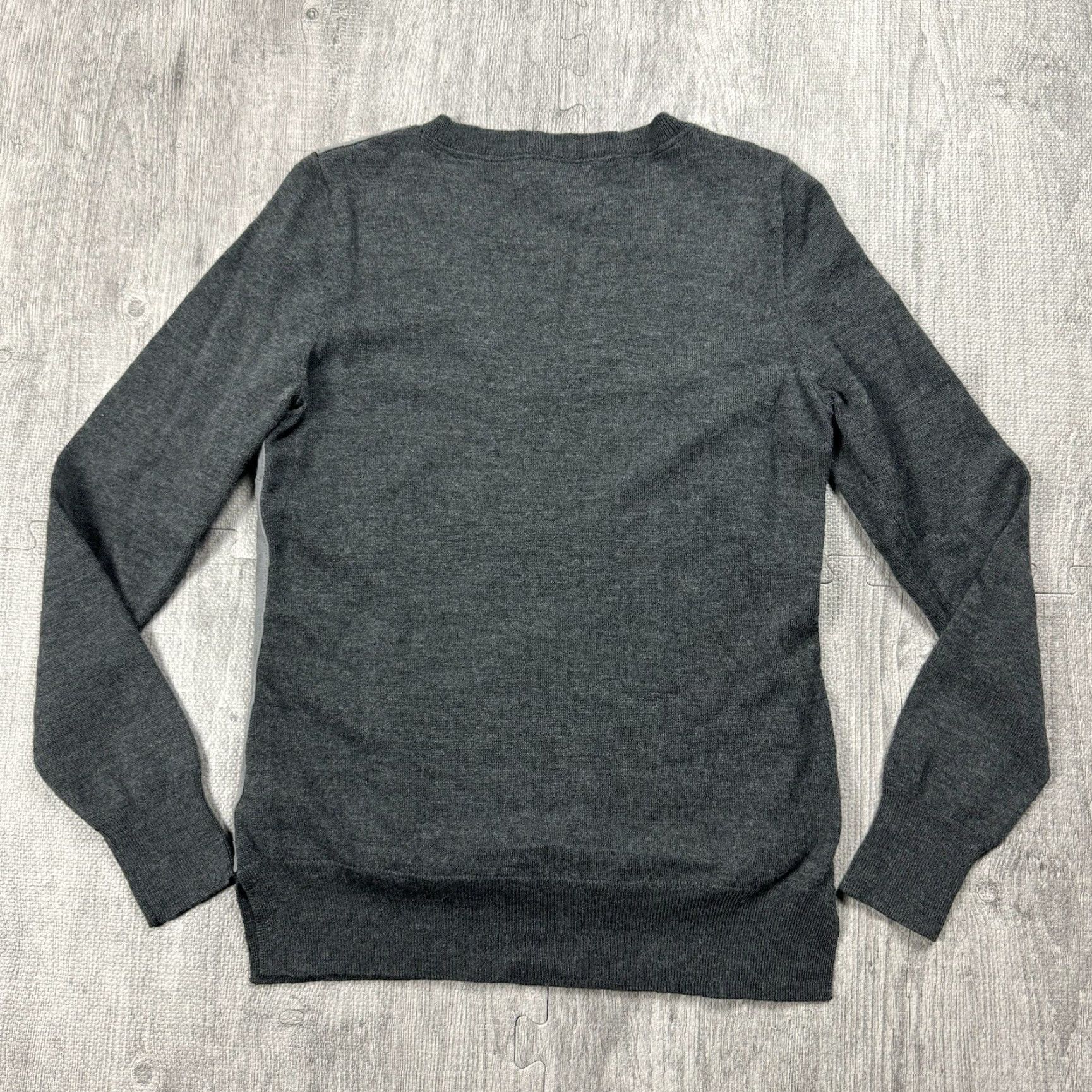 Banana Republic BANANA REPUBLIC WOMENS SUEDE FRONT OXIDE GREY V-NECK SWEATER PS KNIT FORMAL SHIRT? Size S / US 4 / IT 40 - 7 Thumbnail