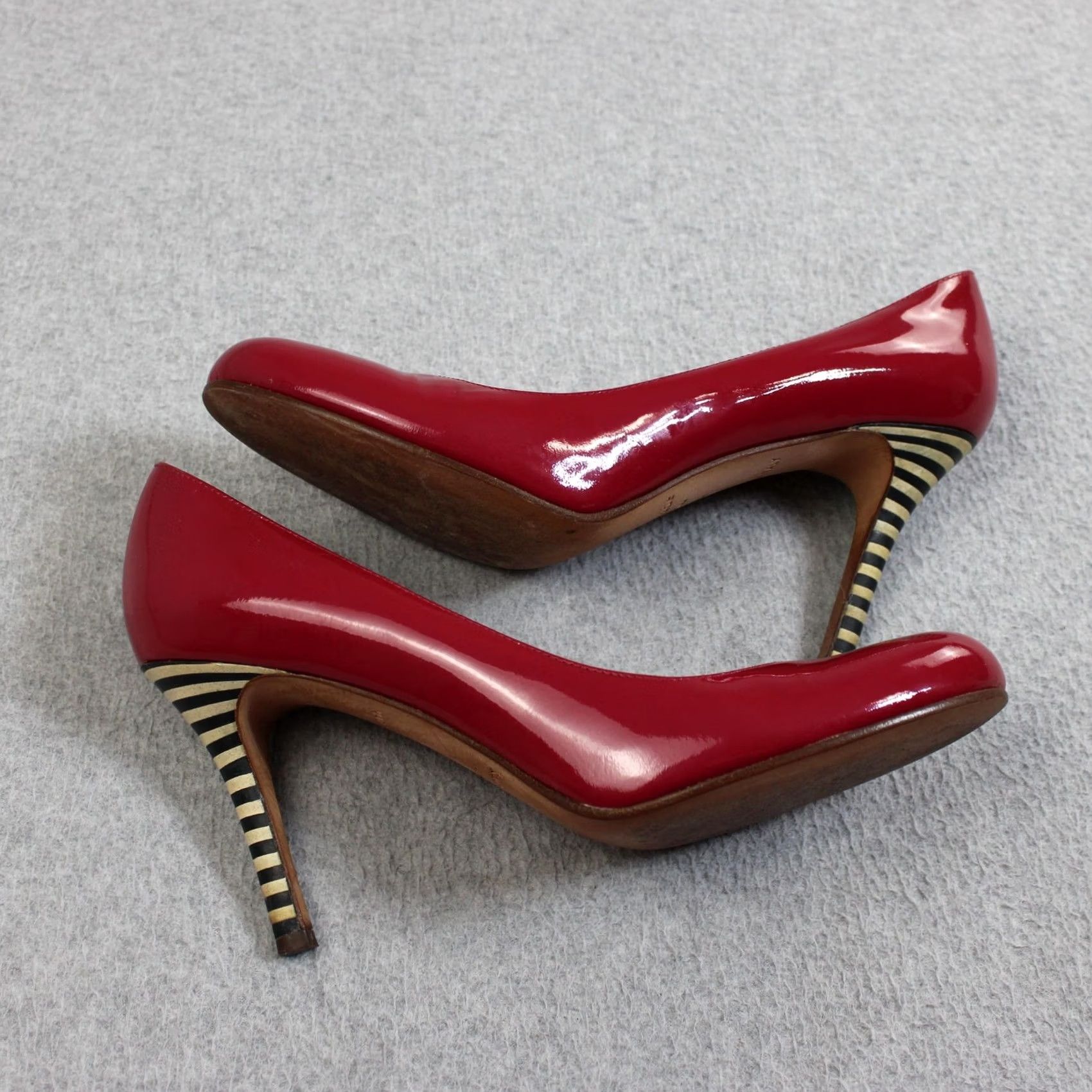 Vintage Kate Spade New York High Heels Red Patent Striped Pump Womens Size 9.5, 7.5, 9.5 EU, US Size US 10 / IT 40 - 4 Thumbnail