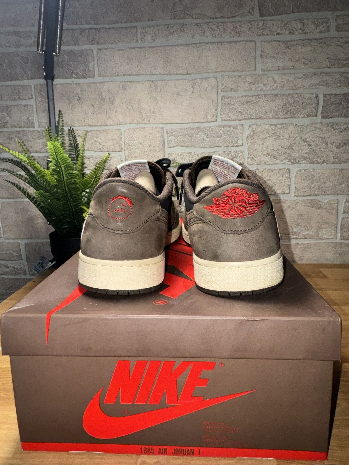 Nike × Travis Scott Jordan 1 Retro Low Mocha TRAVIS SCOTT Size US 12 / EU 45 - 5 Thumbnail