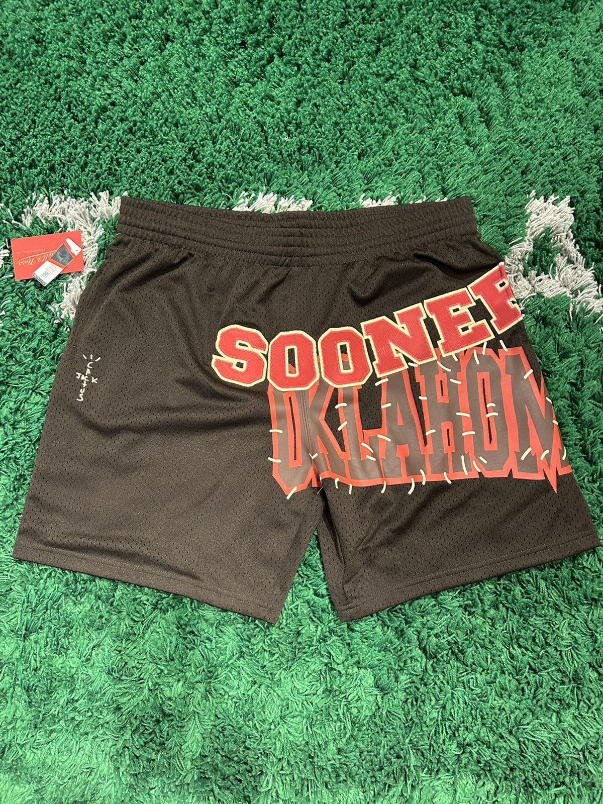 Mitchell & Ness × Travis Scott Travis Scott x Mitchell Ness OU Shorts Size US 40 / EU 56 - 2 Thumbnail