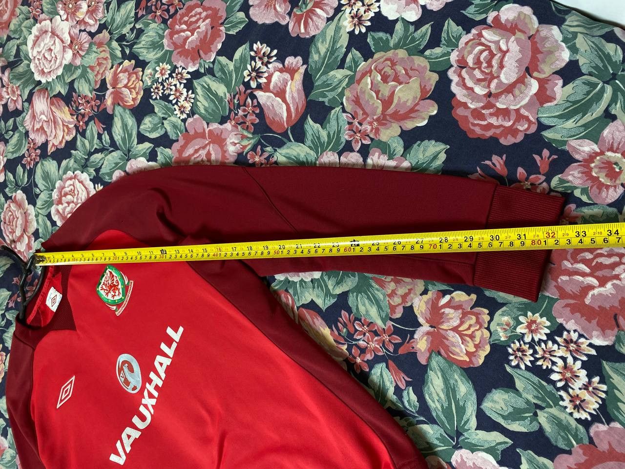 Umbro Wales Training football shirt Size US L / EU 52-54 / 3 - 9 Thumbnail
