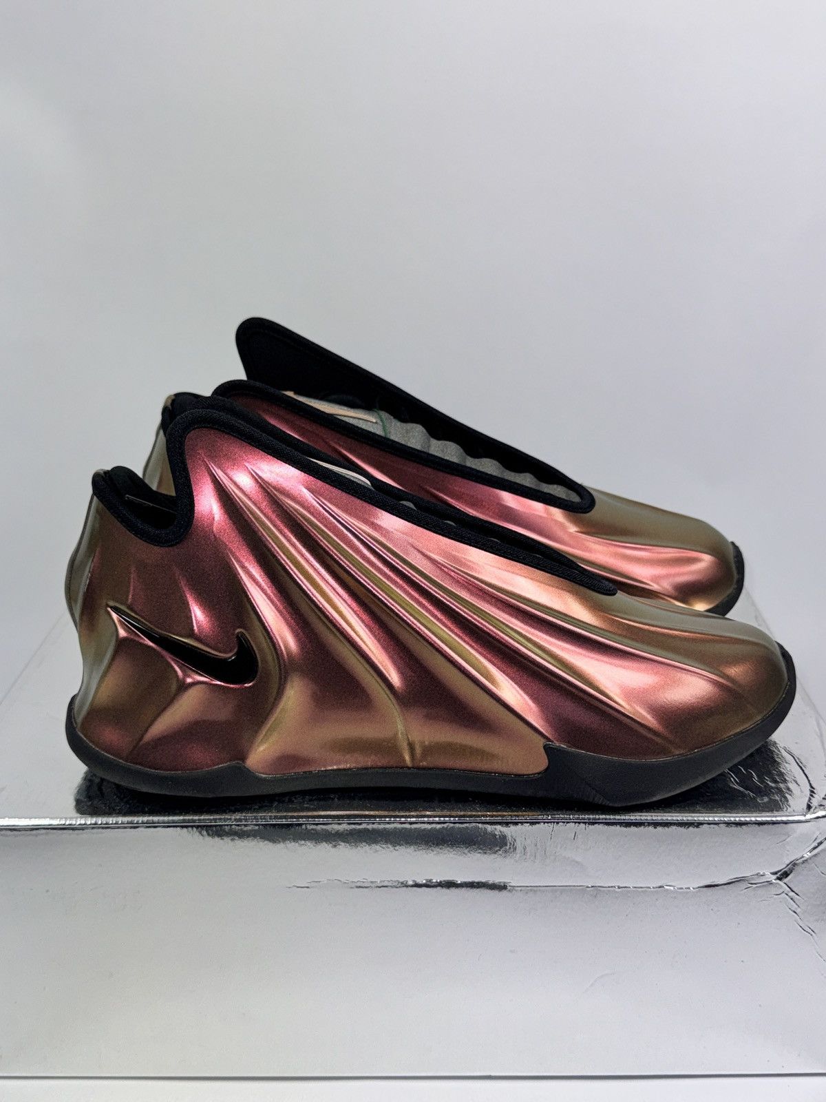 Nike NIKE GT FUTURE METALLIC TED BRONZE Size US 10 / EU 43 - 3 Thumbnail