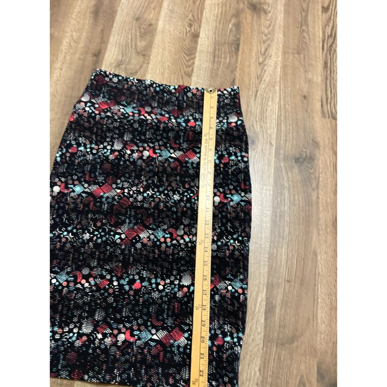 Vintage LuLaRoe Skirt Women XS Black Blue Red White Pull On Knee Length Straight Pencil Casual Size 26" / US 2 / IT 38 - 4 Thumbnail