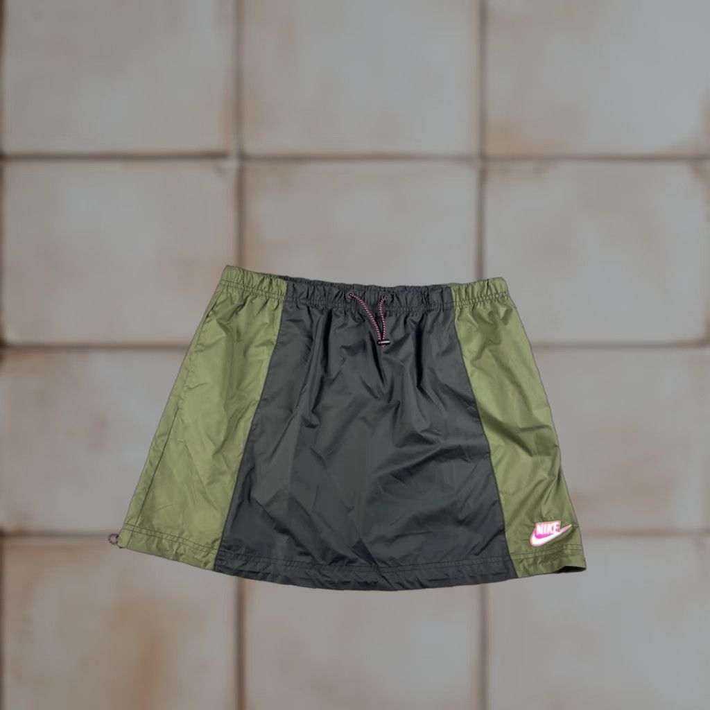 Nike Nike Icon Clash Colorblock Skirt Short Mini Women XL Color Green Drawstring Waist Pockets Logo Casual Beach Sports Outdoor Regular Size 36" / US 14 / IT 50 - 1 Thumbnail