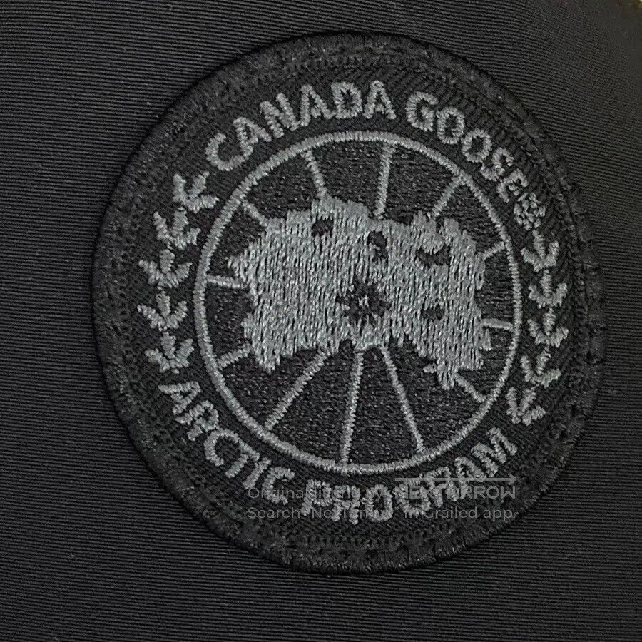 Canada Goose Canada Goose Black emblem patch hooded fur collar long-sle Size US S / EU 44-46 / 1 - 5 Thumbnail