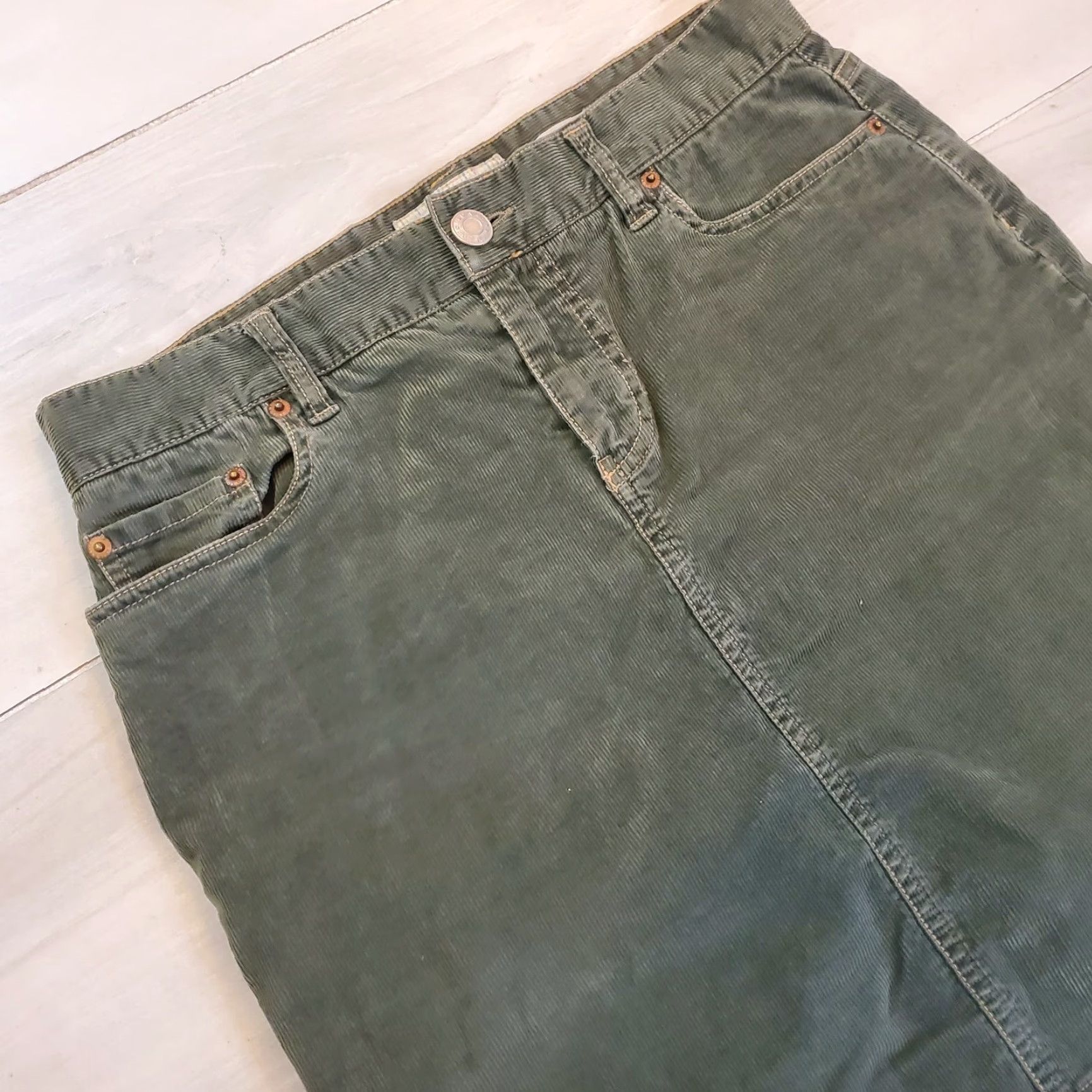 Old Navy VINTAGE Old Navy Corduroy Skirt Green 4 Mini Short Mid Rise Zipper Button 90s Grunge Womens Size 27" / US 4 / IT 40 - 4 Thumbnail