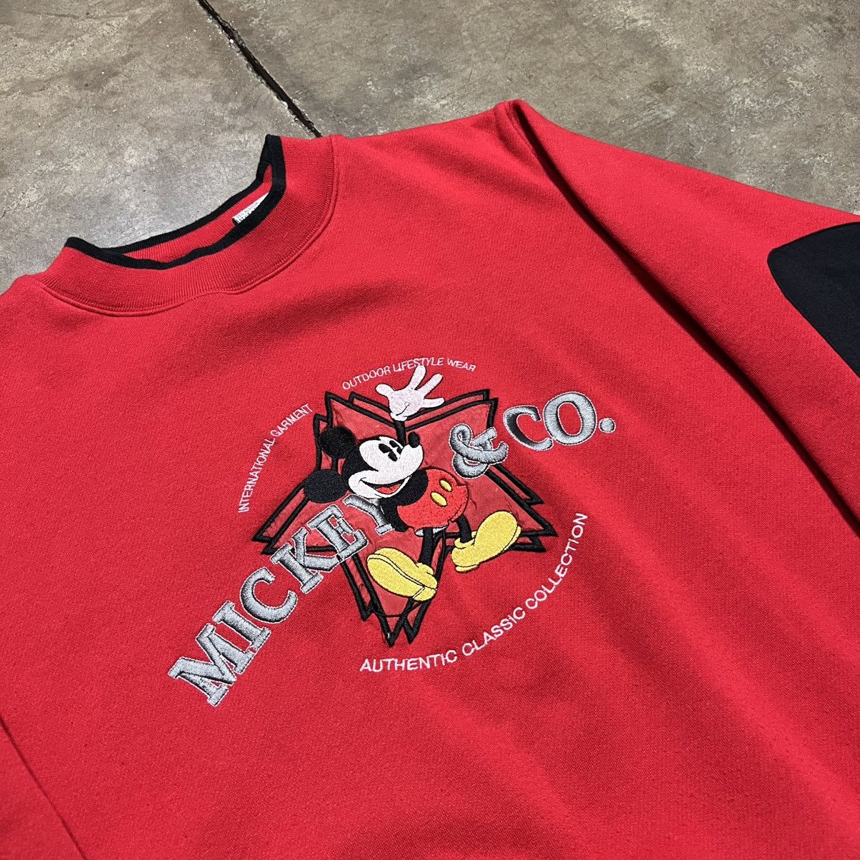 Mickey & Co. Vintage Mickey Mouse Crewneck Sweatshirt Disney 90s Size US M / EU 48-50 / 2 - 3 Thumbnail