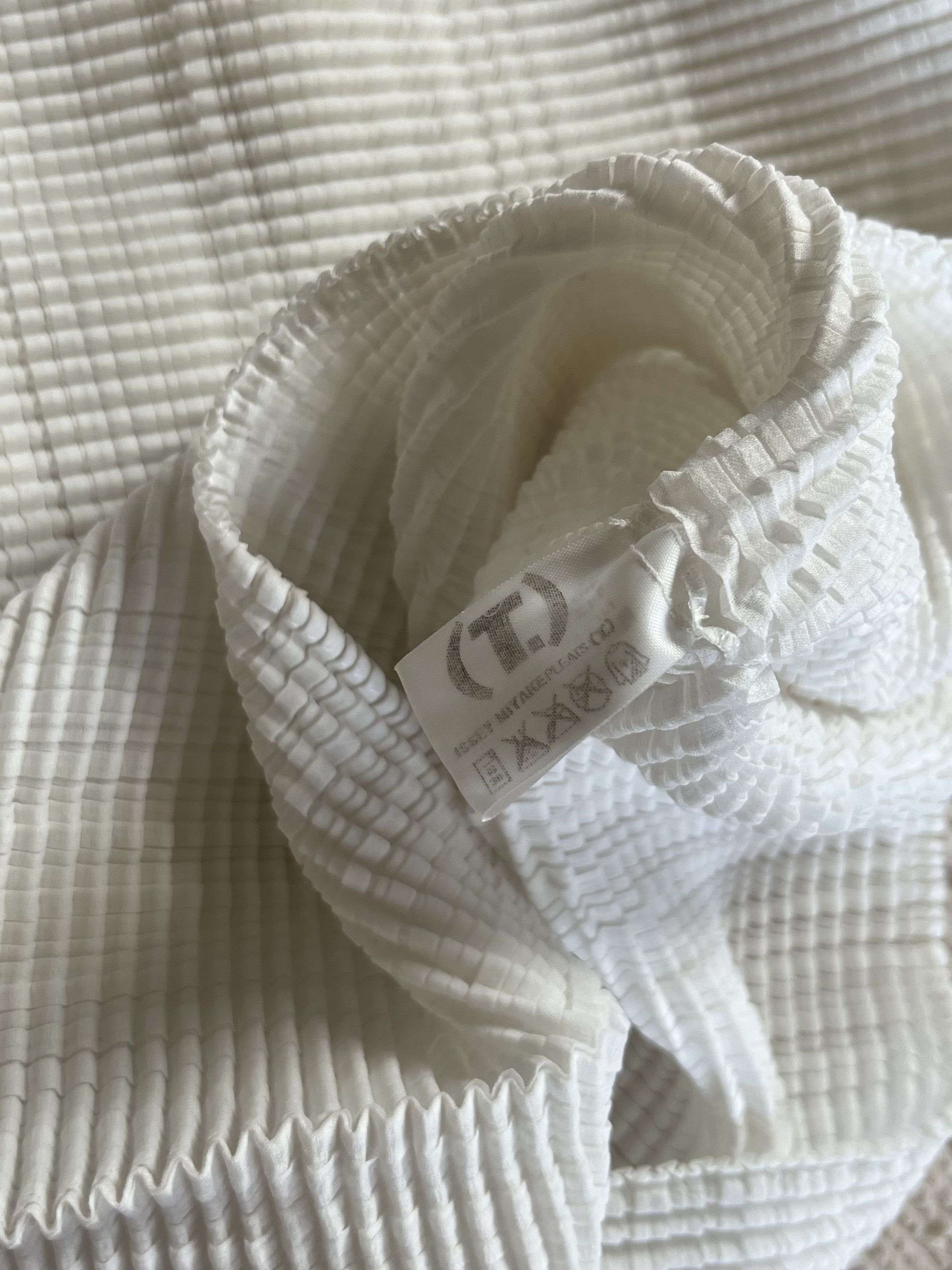 Issey Miyake Issey Miyake White Turtleneck Pleats Please Size ONE SIZE - 7 Thumbnail