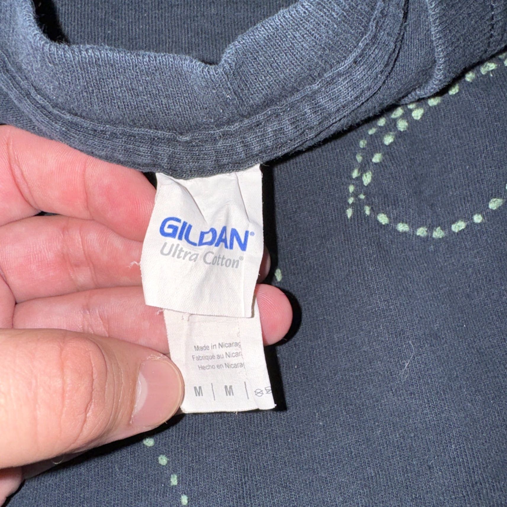 Gildan Stitched Printed Alien Long Sleeve T-Shirt Navy Blue Medium 19x26 On Golden Tag Size US M / EU 48-50 / 2 - 3 Thumbnail